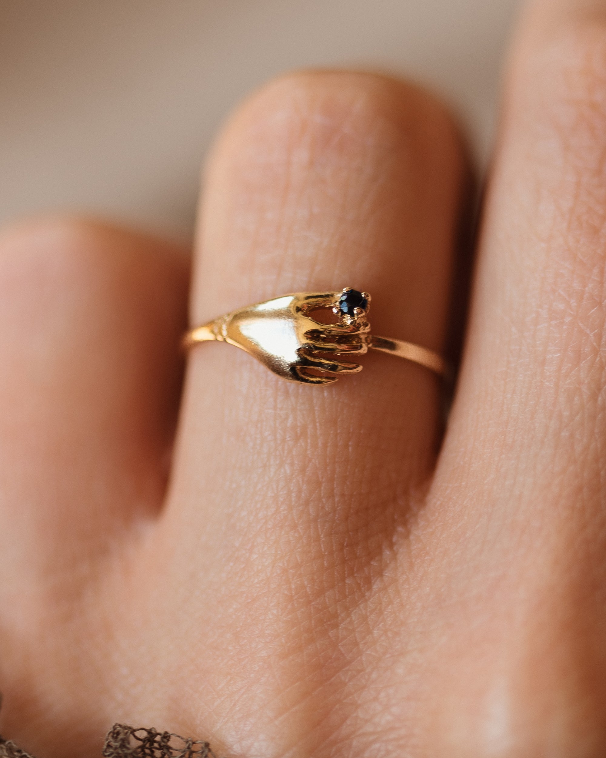 Dolores 1990 Vintage 9ct Gold Sapphire Hand Ring