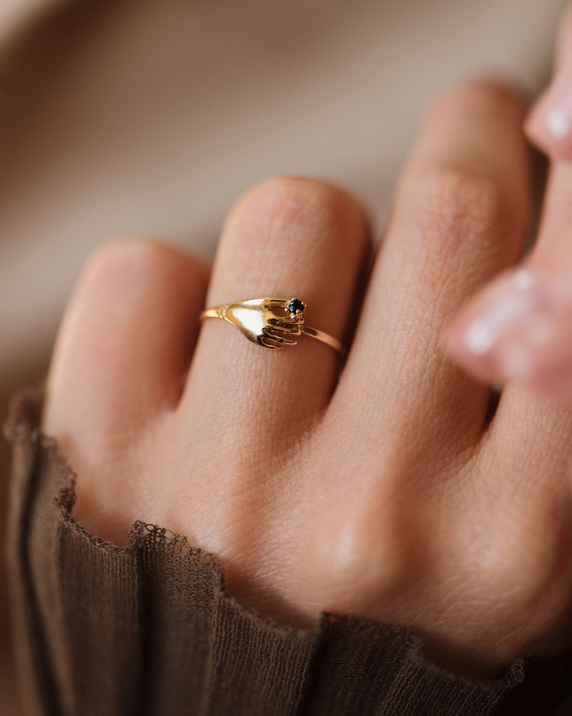 Dolores 1990 Vintage 9ct Gold Sapphire Hand Ring