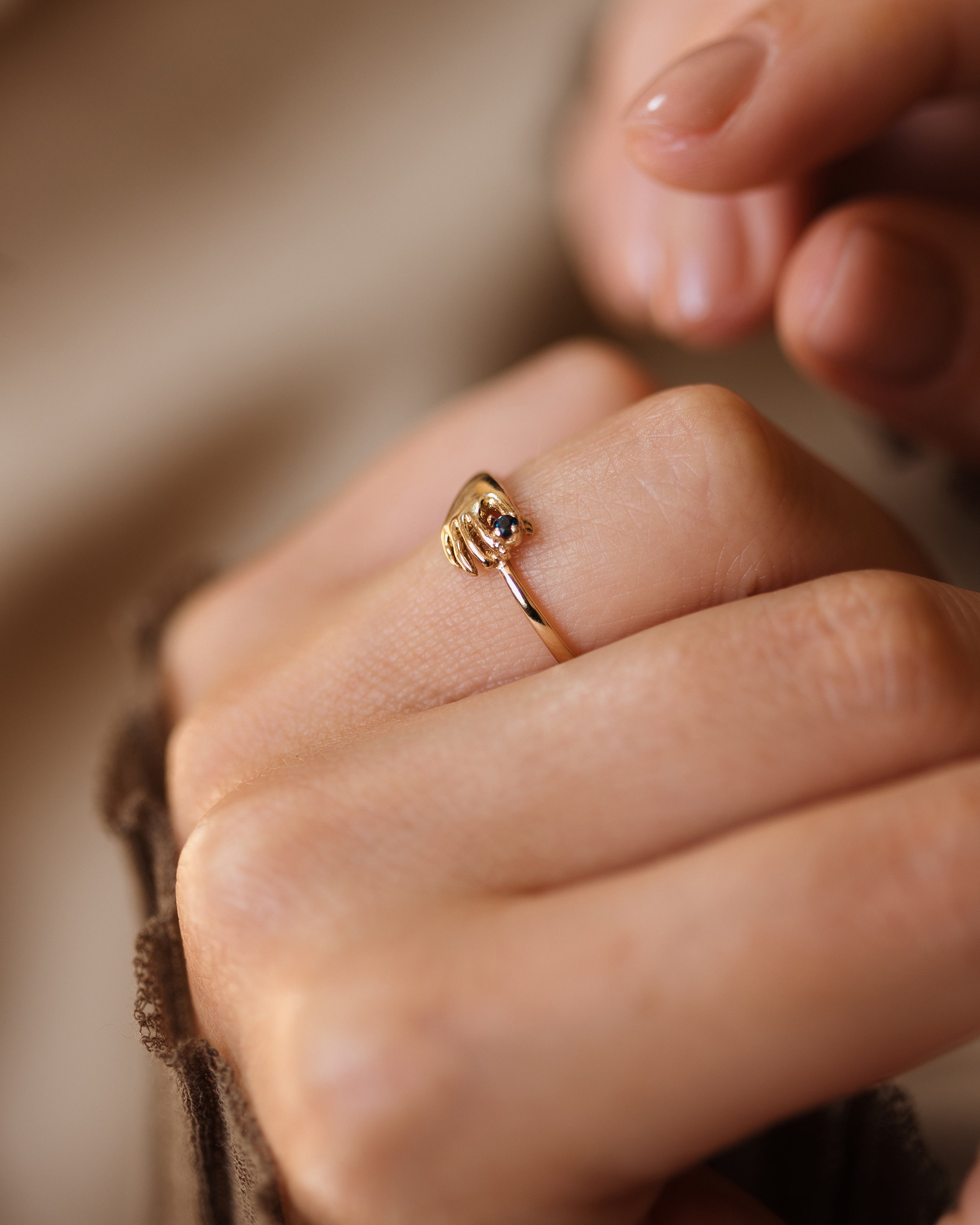 Dolores 1990 Vintage 9ct Gold Sapphire Hand Ring