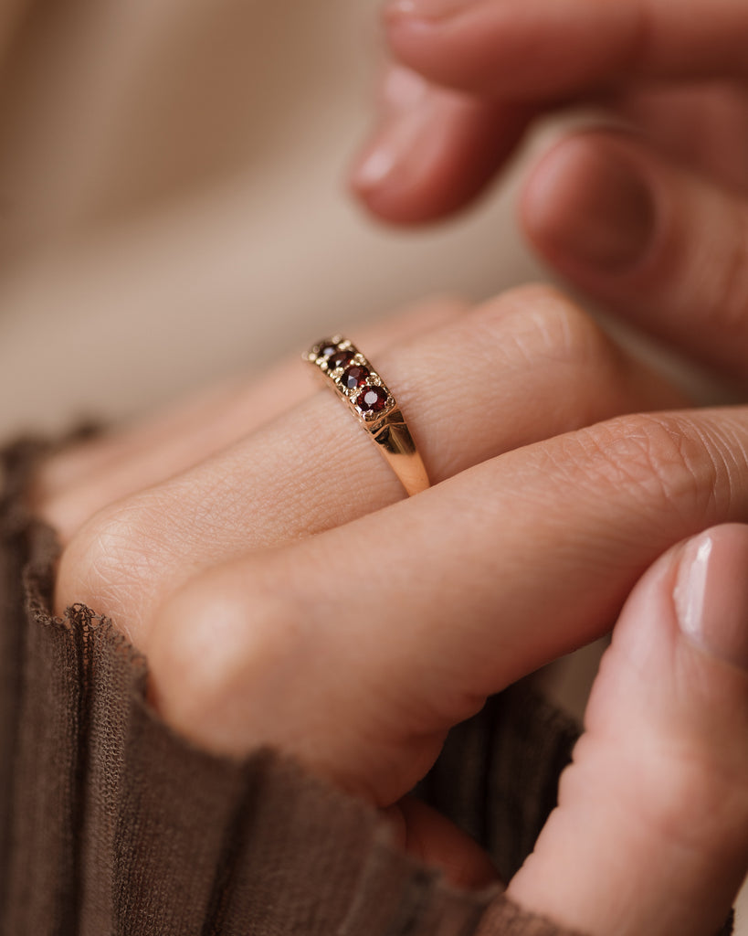 Marianne 1975 Vintage 9ct Gold Garnet Five Stone Ring