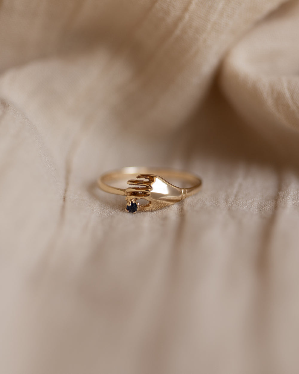 Dolores 1990 Vintage 9ct Gold Sapphire Hand Ring