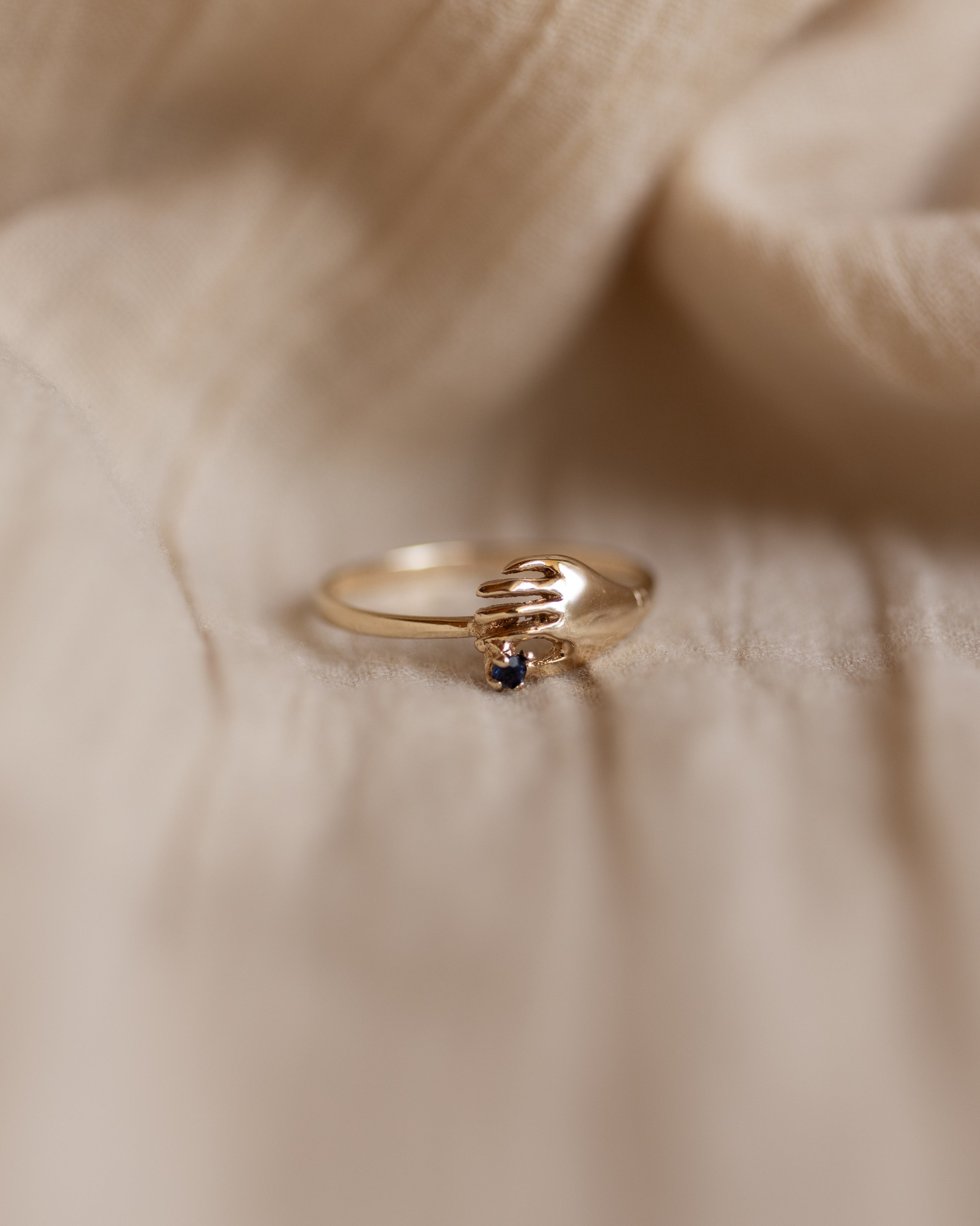 Dolores 1990 Vintage 9ct Gold Sapphire Hand Ring