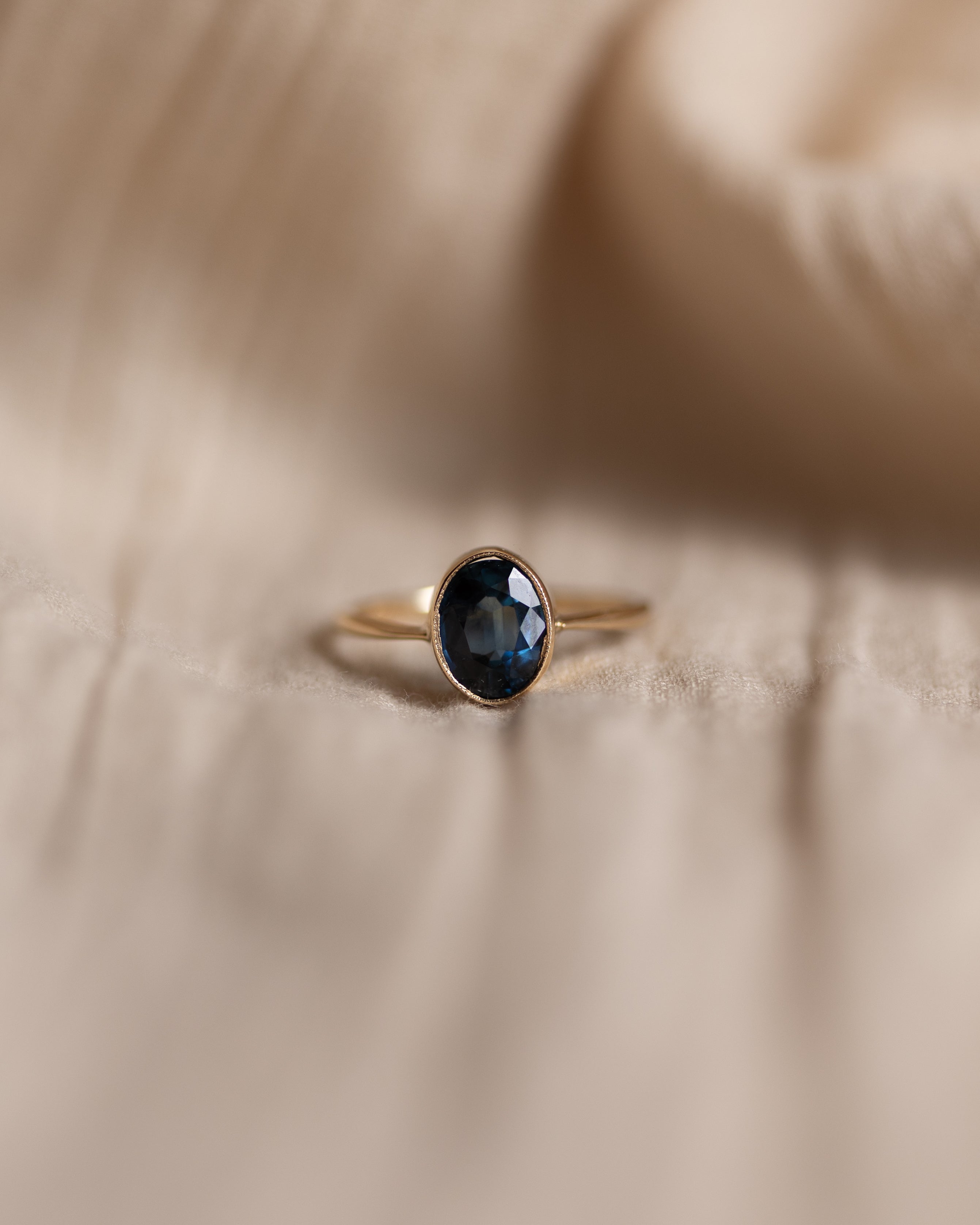 Alma 1981 Vintage 9ct Gold Sapphire Single Stone Ring