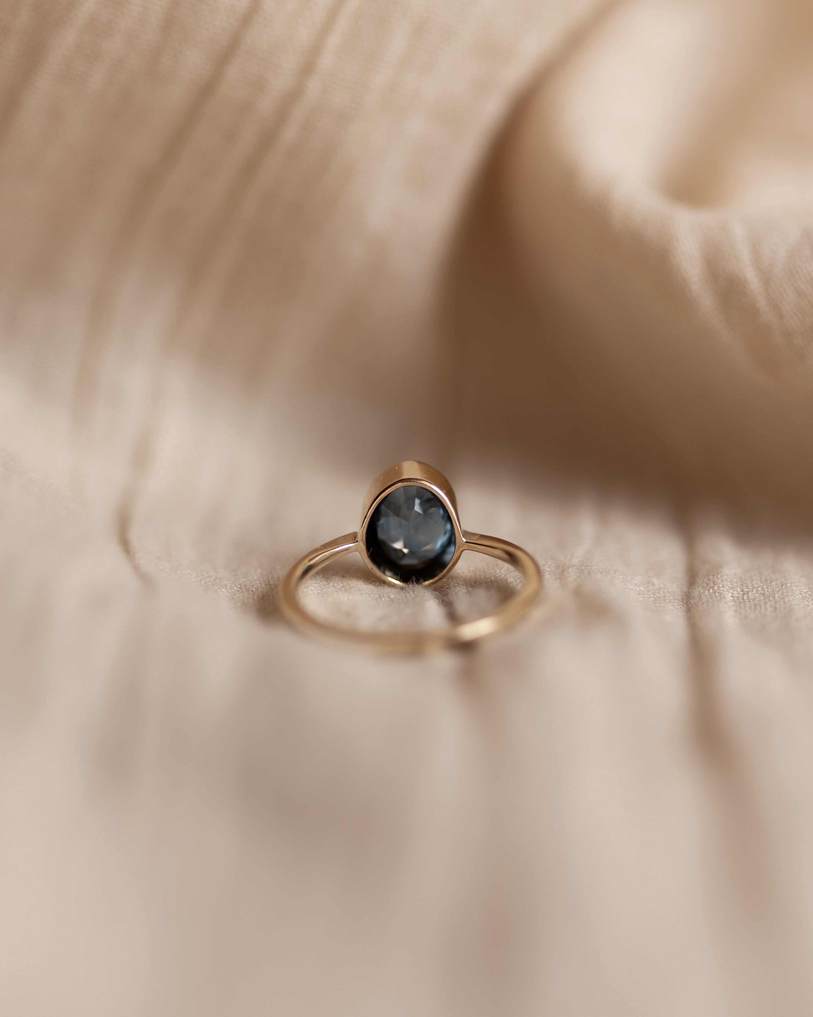 Alma 1981 Vintage 9ct Gold Sapphire Single Stone Ring