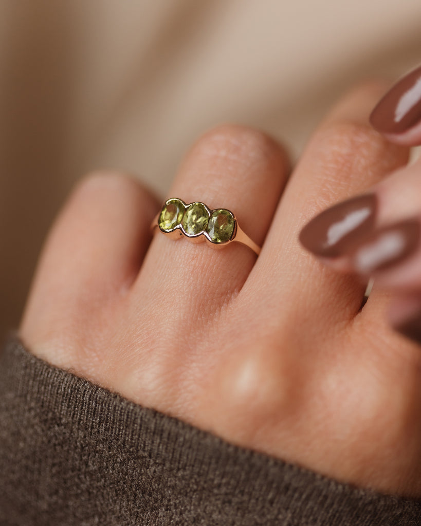 Muriel 1987 Vintage 9ct Gold Peridot Trilogy Ring