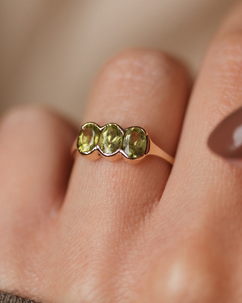 Muriel 1987 Vintage 9ct Gold Peridot Trilogy Ring