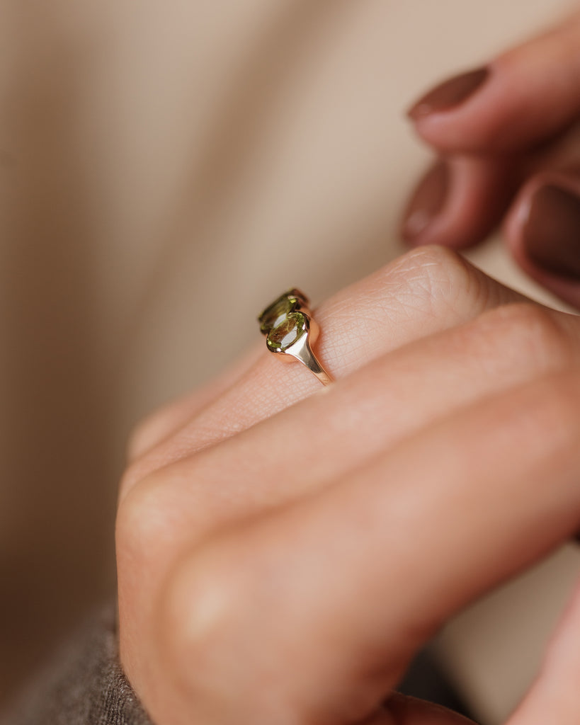 Muriel 1987 Vintage 9ct Gold Peridot Trilogy Ring