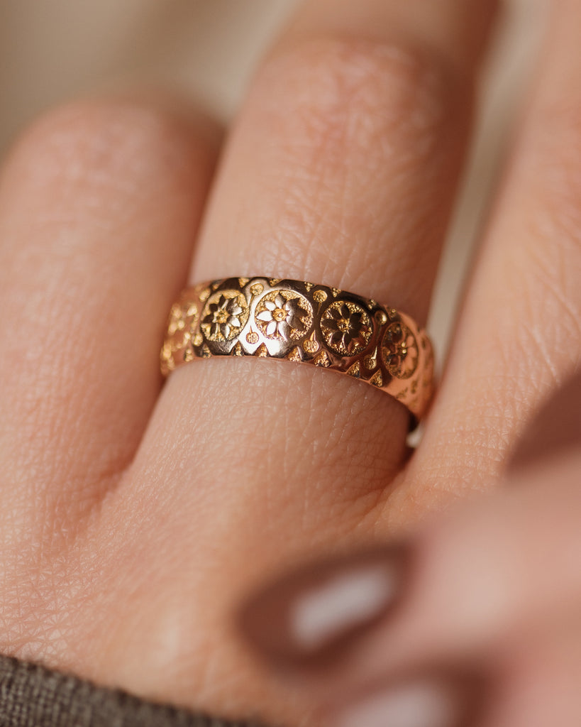 Agneta 1904 Antique 9ct Gold Floral Band Ring