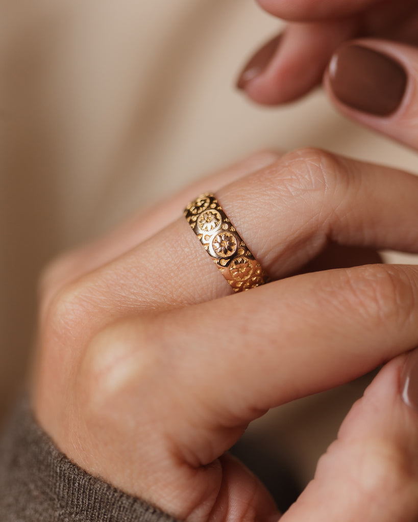 Agneta 1904 Antique 9ct Gold Floral Band Ring