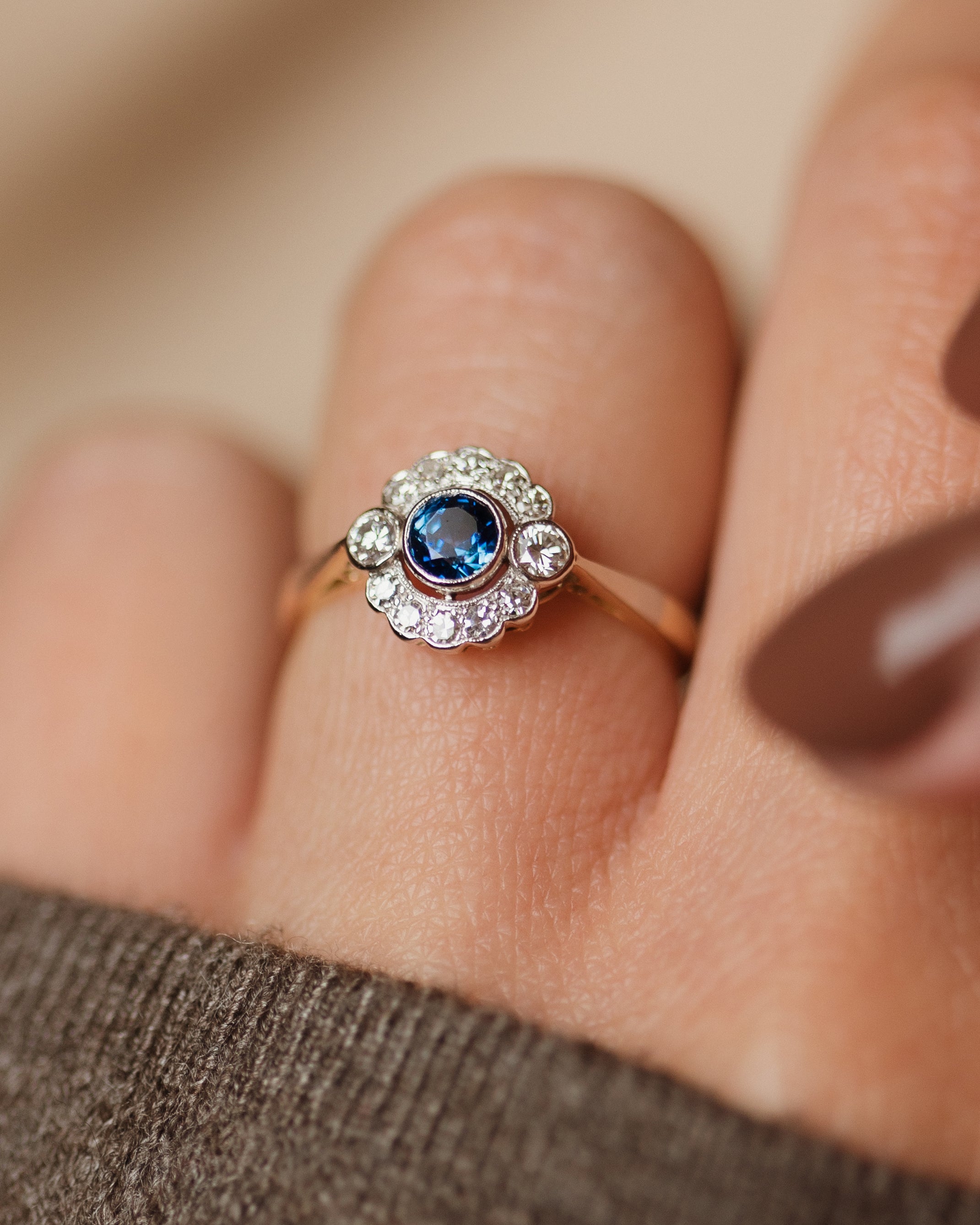 Minerva Antique Art Deco 18ct Gold Sapphire & Diamond Cluster Ring