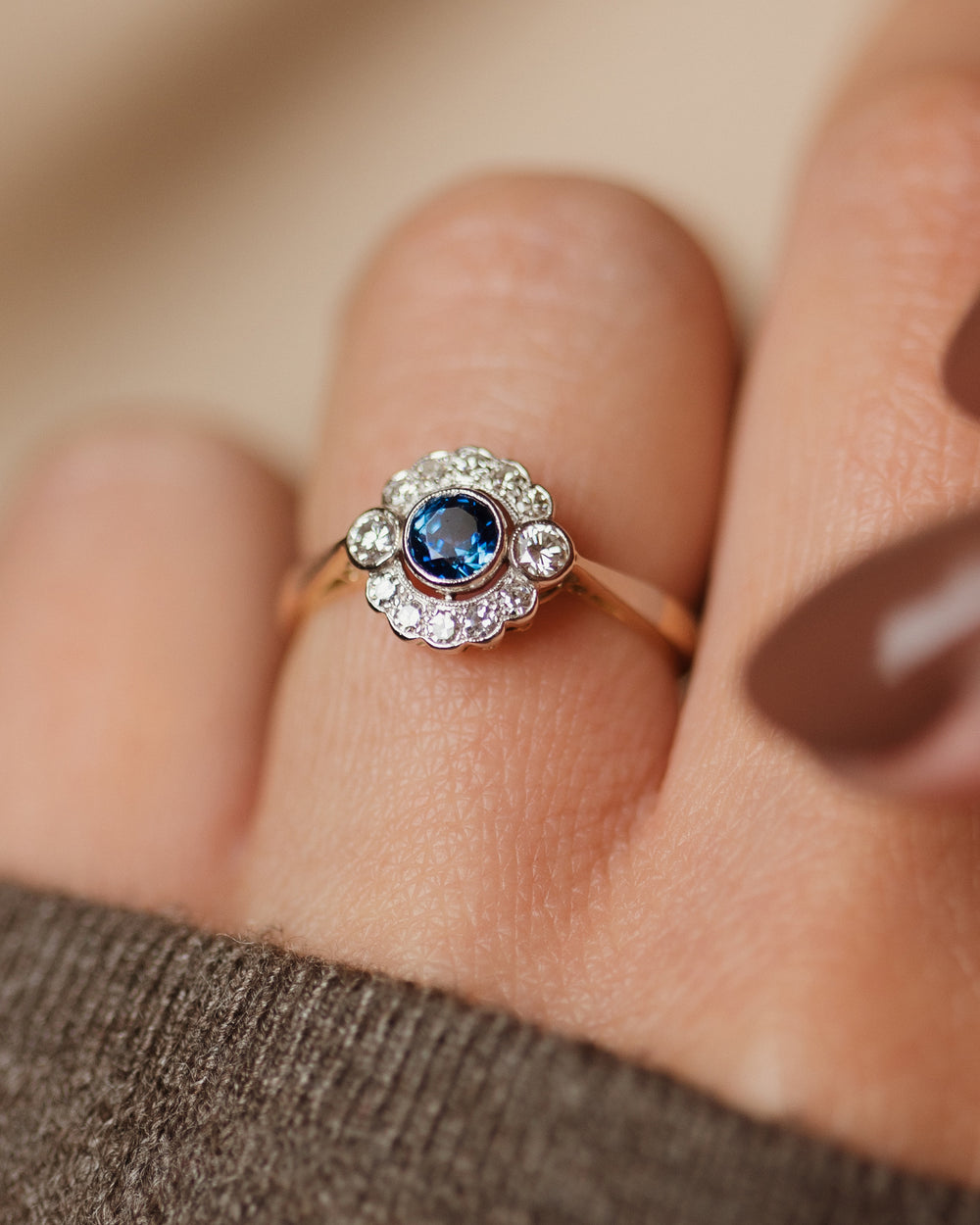 Minerva Antique Art Deco 18ct Gold Sapphire & Diamond Cluster Ring