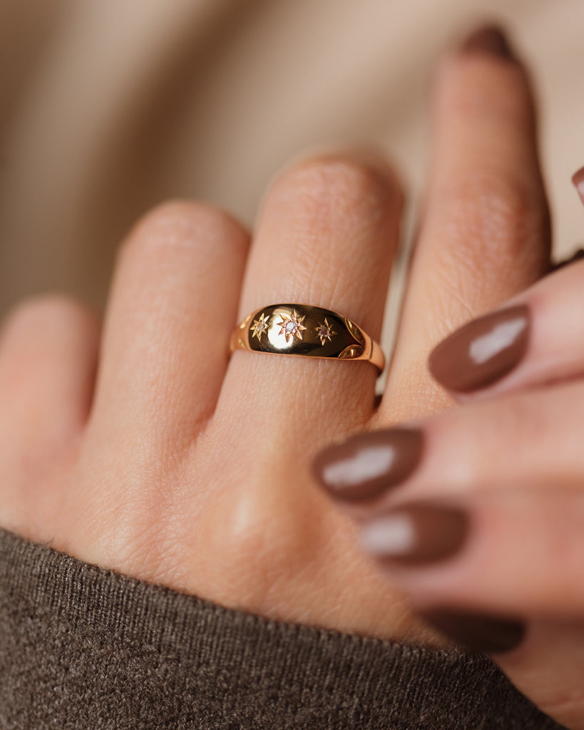 Magnolia Antique 18ct Gold Star Set Diamond Trilogy Ring