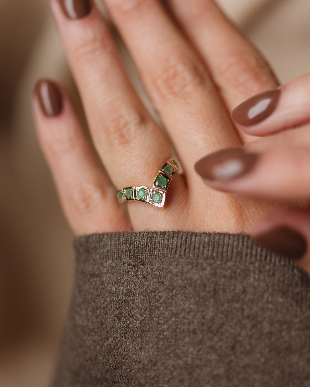 Jeannie 1979 Vintage 9ct Gold Emerald Wishbone Ring