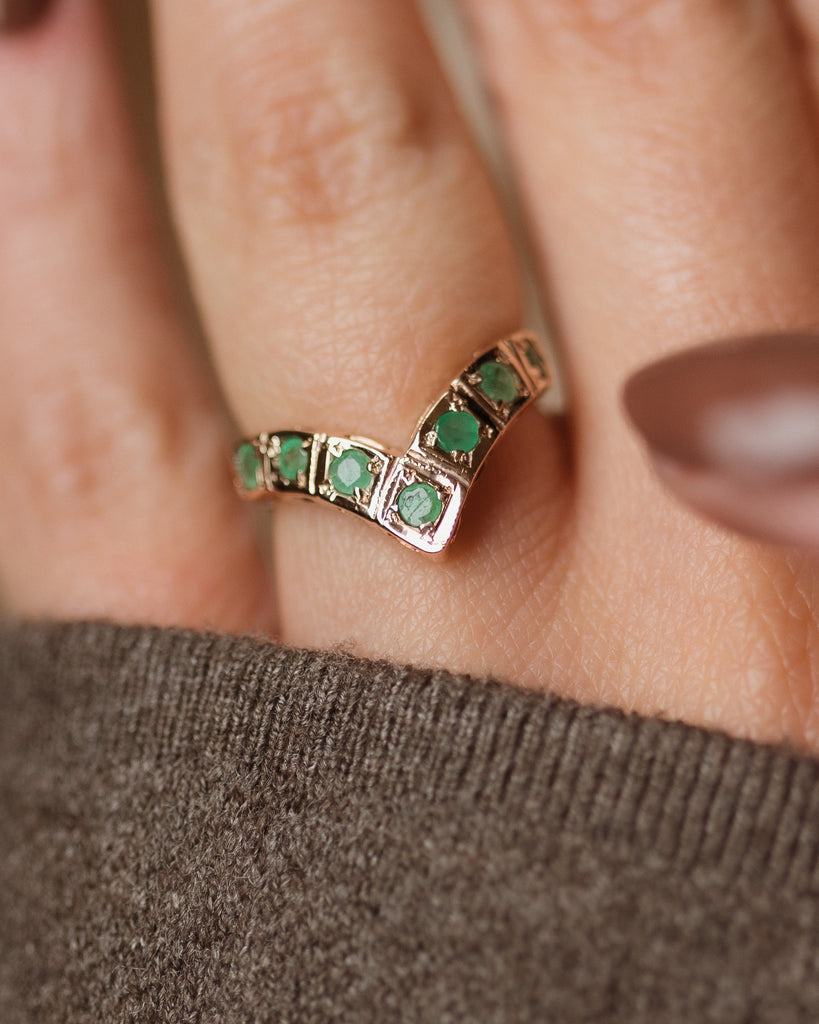 Jeannie 1979 Vintage 9ct Gold Emerald Wishbone Ring