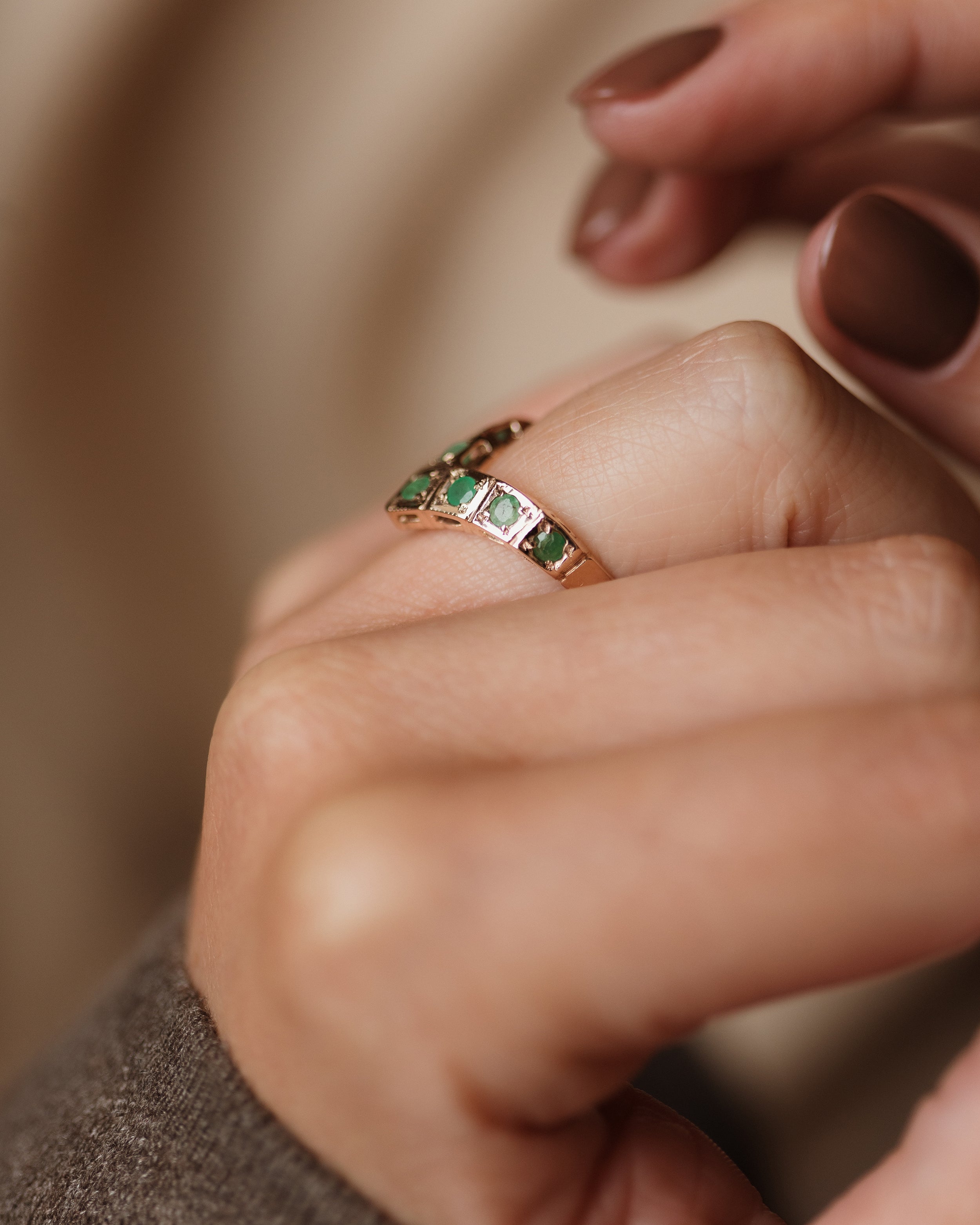 Jeannie 1979 Vintage 9ct Gold Emerald Wishbone Ring