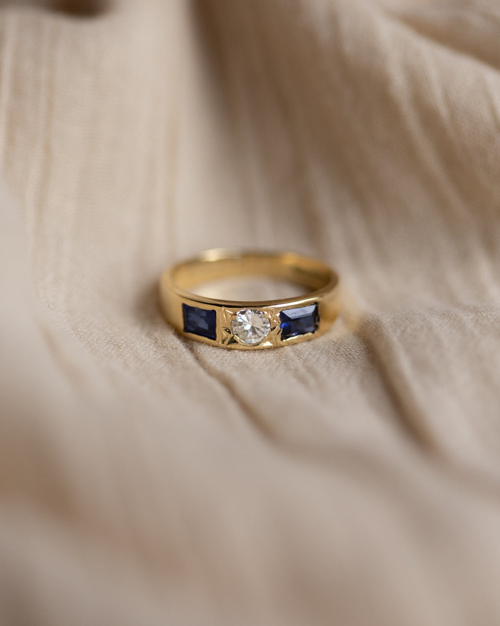 Vivian 1991 Vintage 18ct Gold Sapphire & Diamond Trilogy Ring