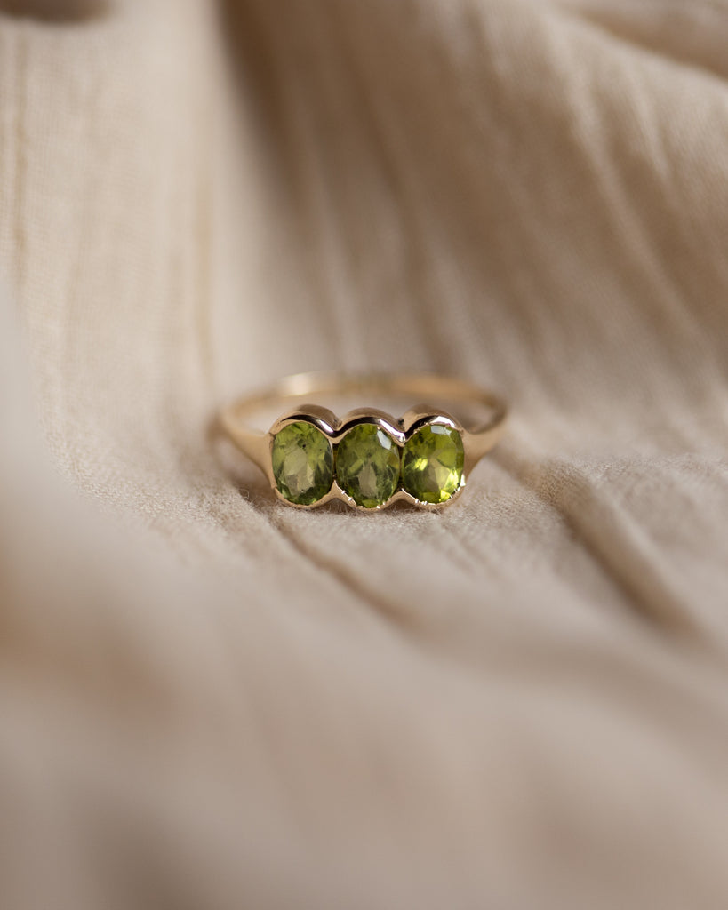 Muriel 1987 Vintage 9ct Gold Peridot Trilogy Ring
