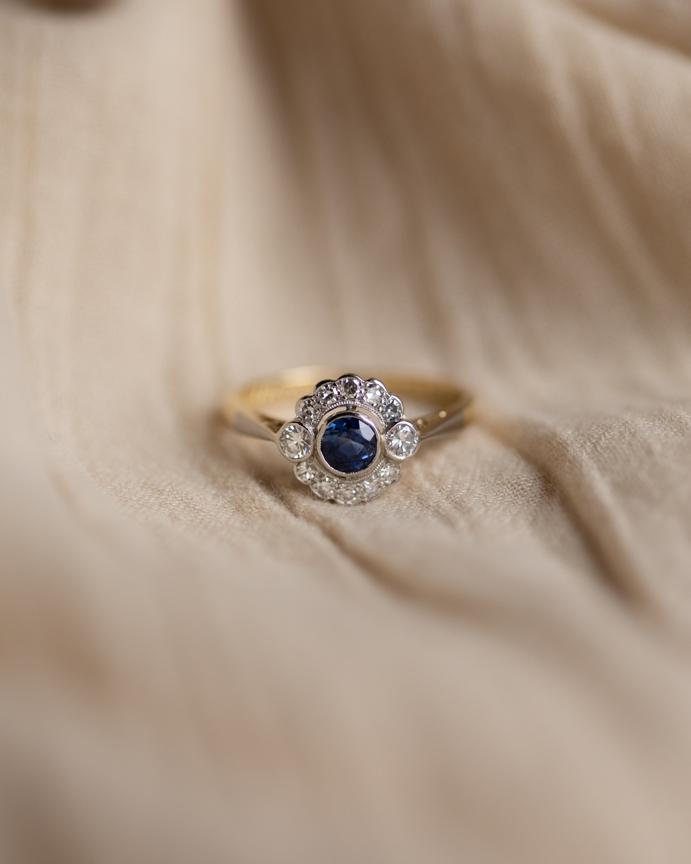 Minerva Antique Art Deco 18ct Gold Sapphire & Diamond Cluster Ring