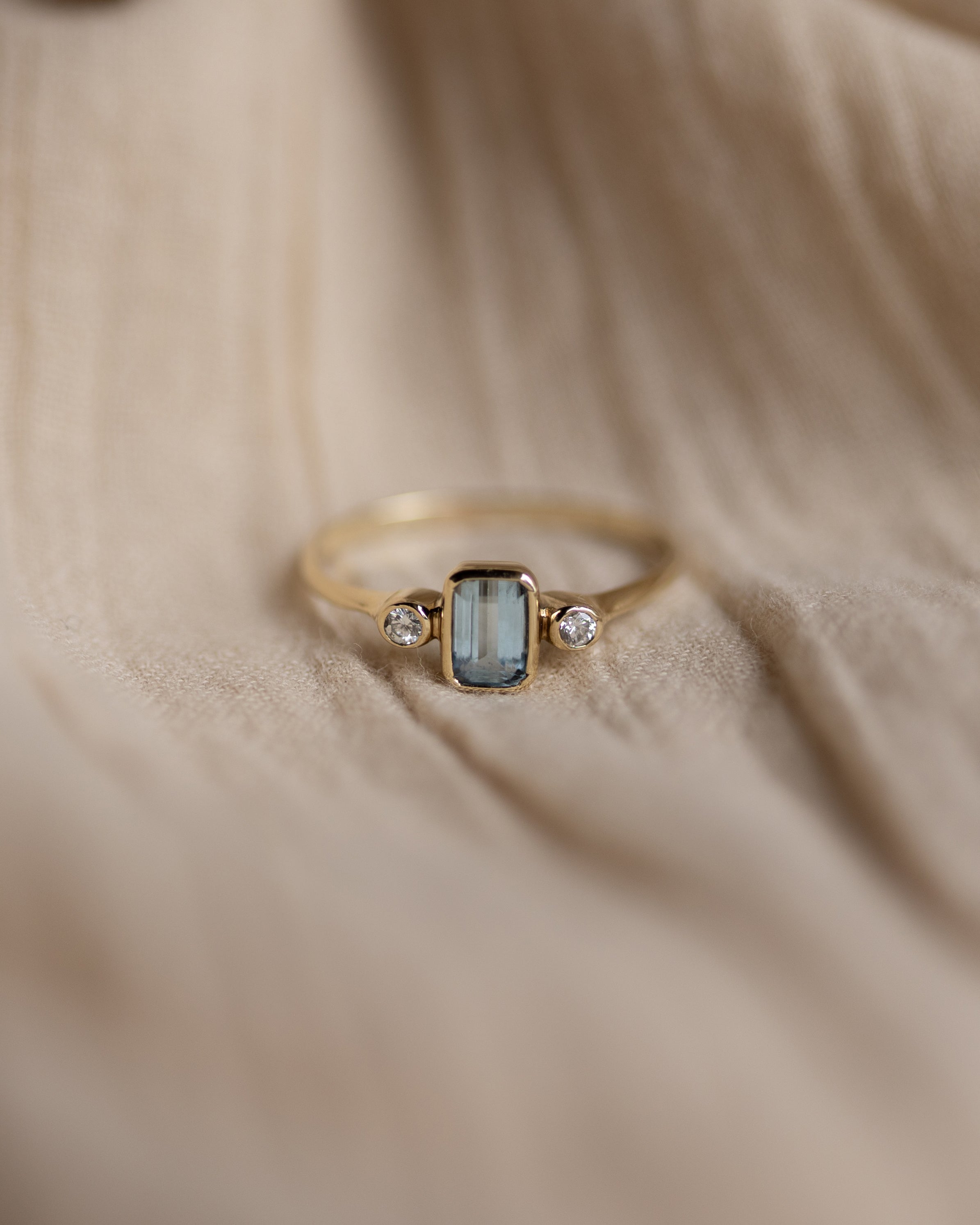Gilda 1990 Vintage 9ct Gold Aquamarine & Diamond Trilogy Ring