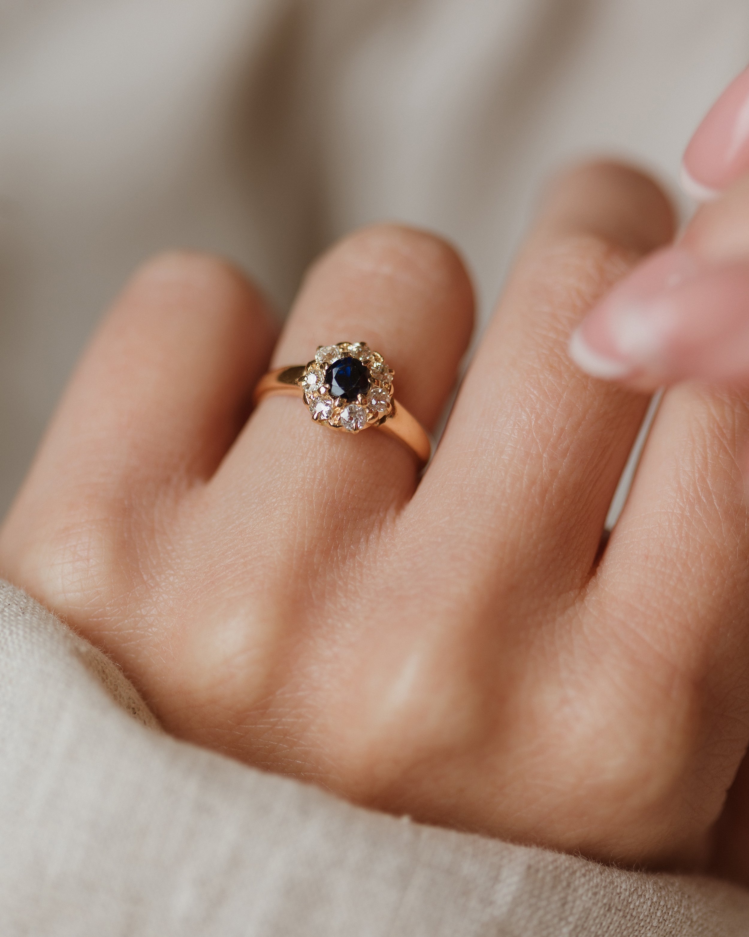 Image of Honor 1898 Antique 18ct Gold Sapphire & Diamond Cluster Ring