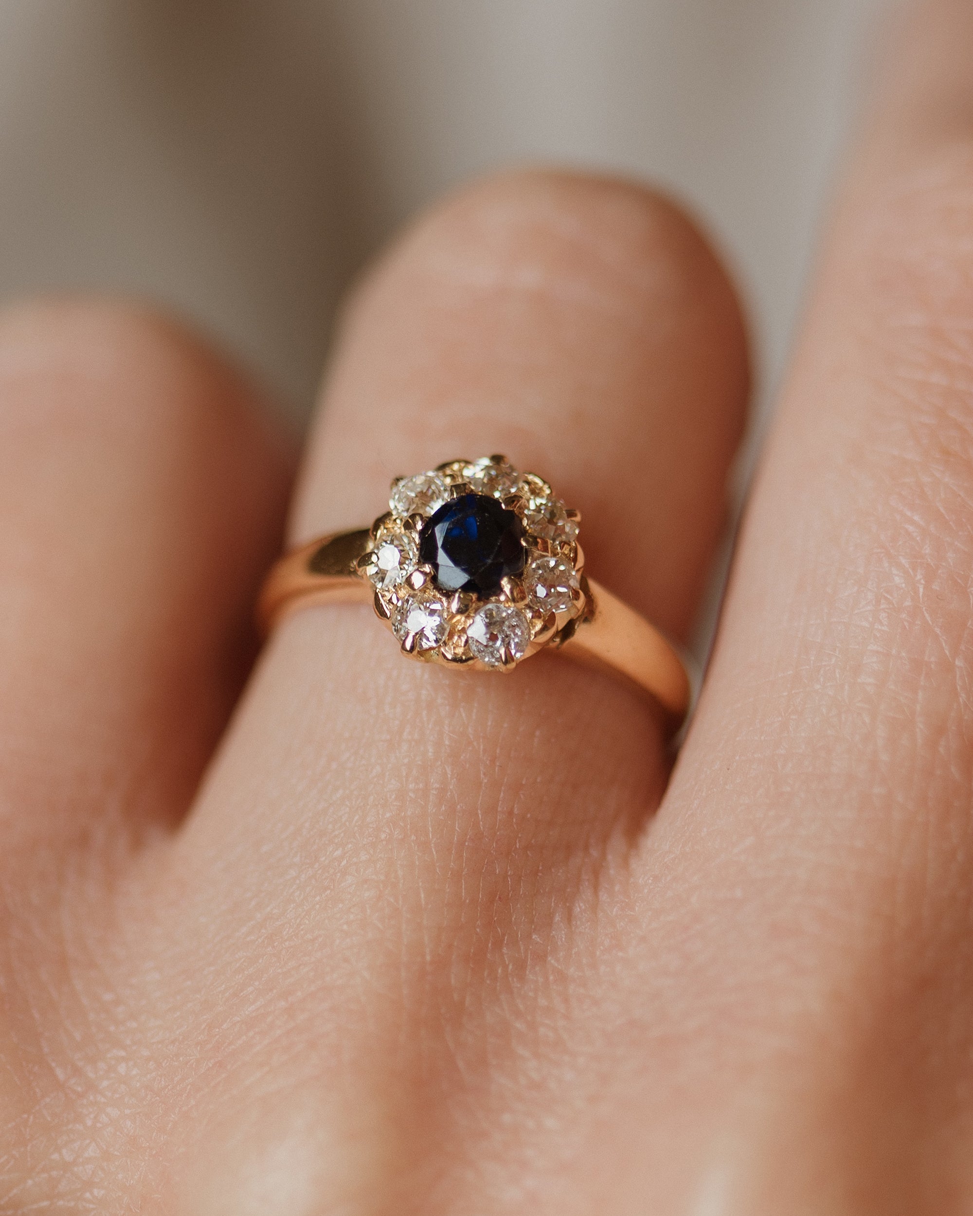 Honor 1898 Antique 18ct Gold Sapphire & Diamond Cluster Ring