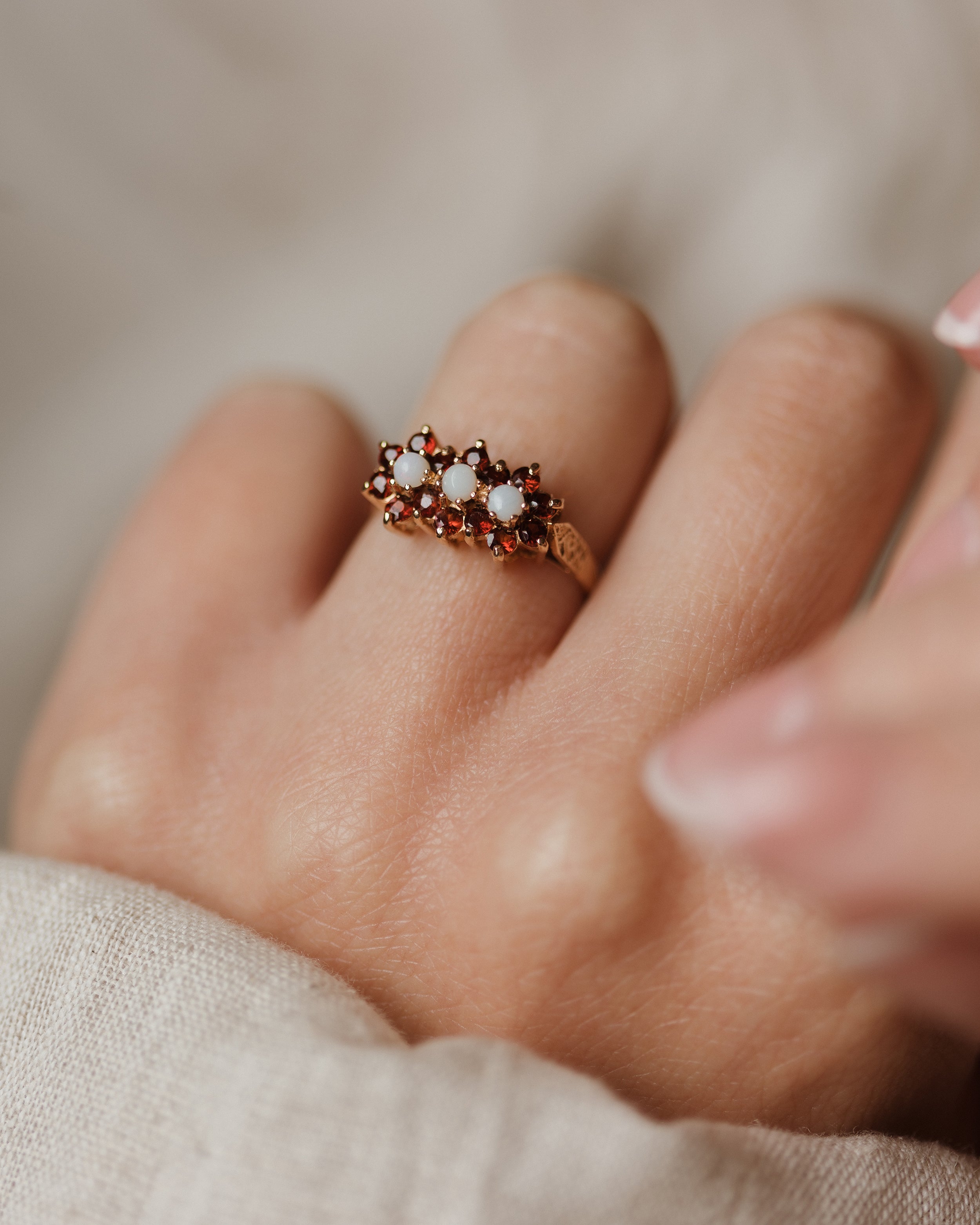 Beatrice 1979 Vintage 9ct Gold Opal & Garnet Cluster Ring