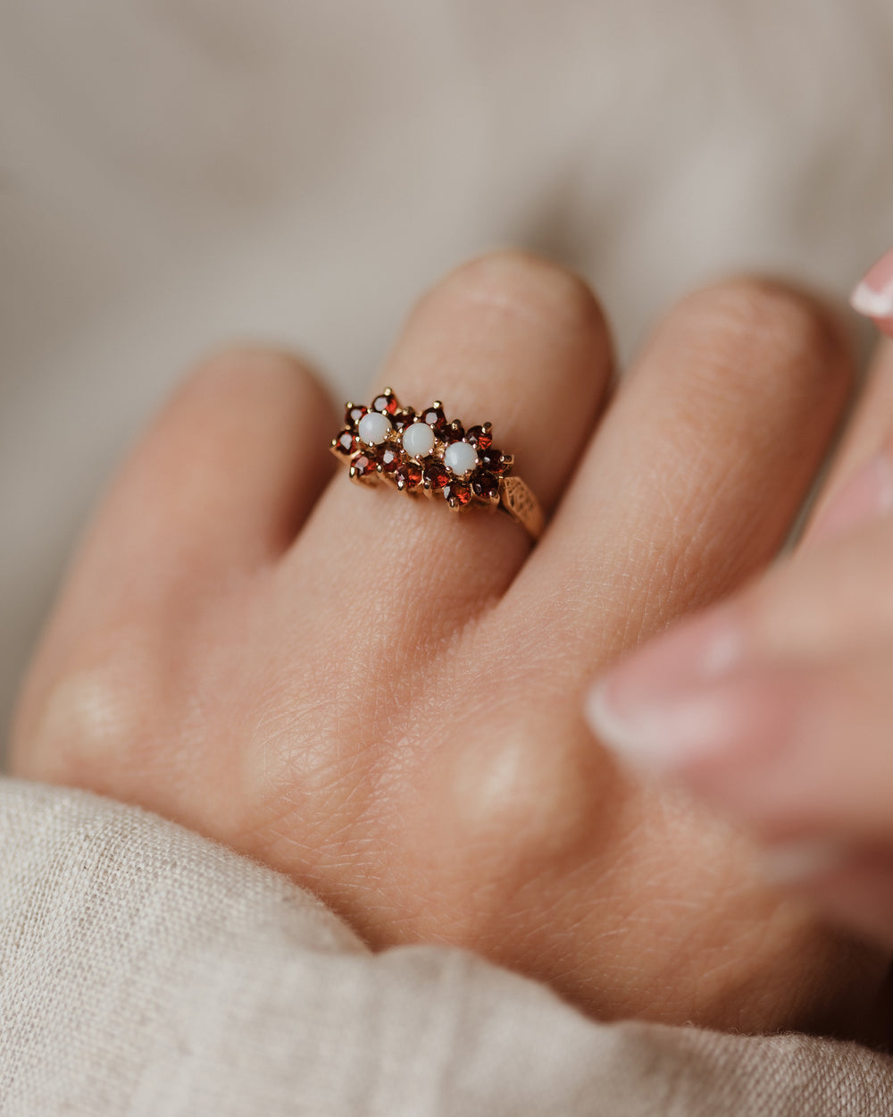 Beatrice 1979 Vintage 9ct Gold Opal & Garnet Cluster Ring