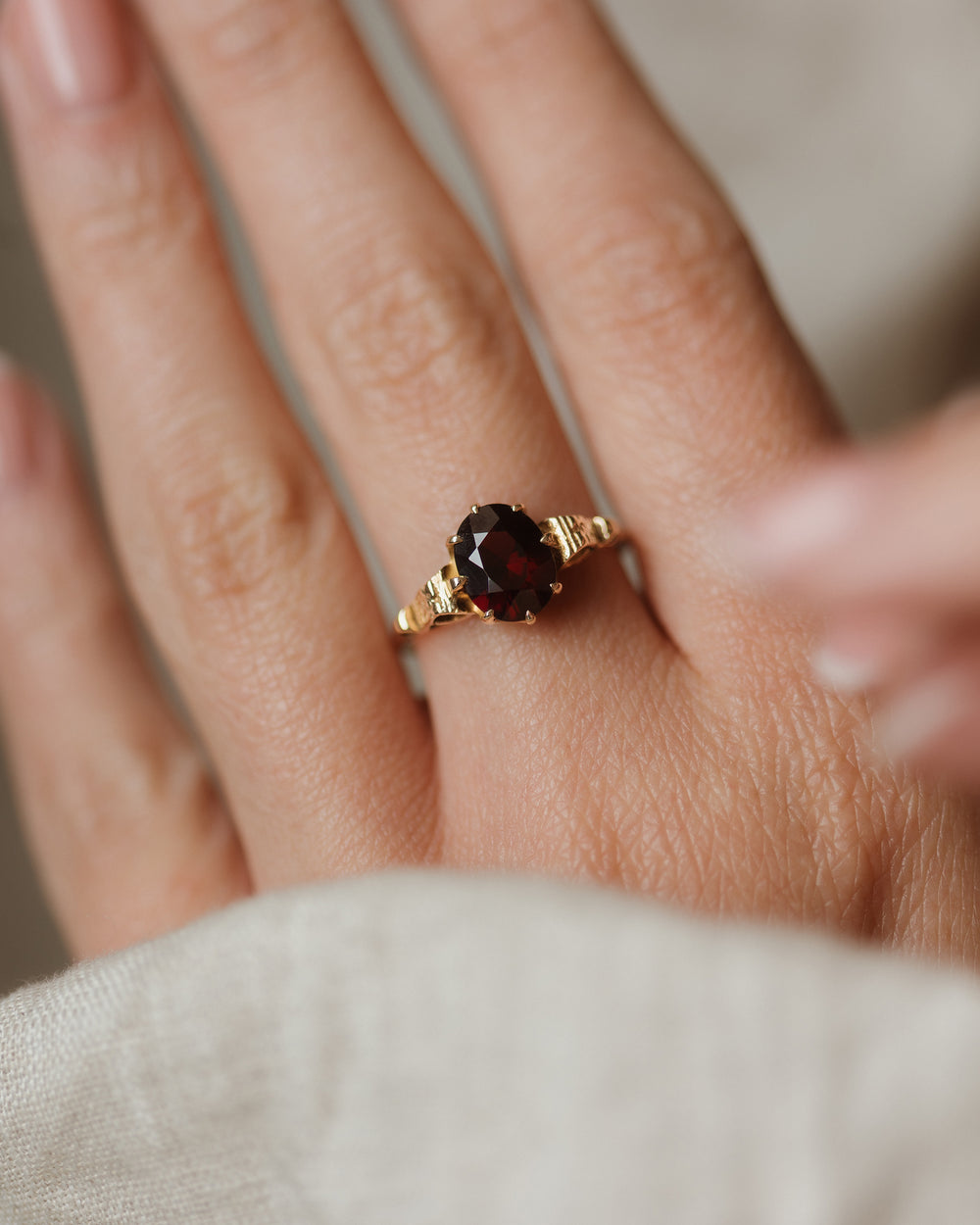 Josette Vintage 9ct Gold Garnet Single Stone Ring