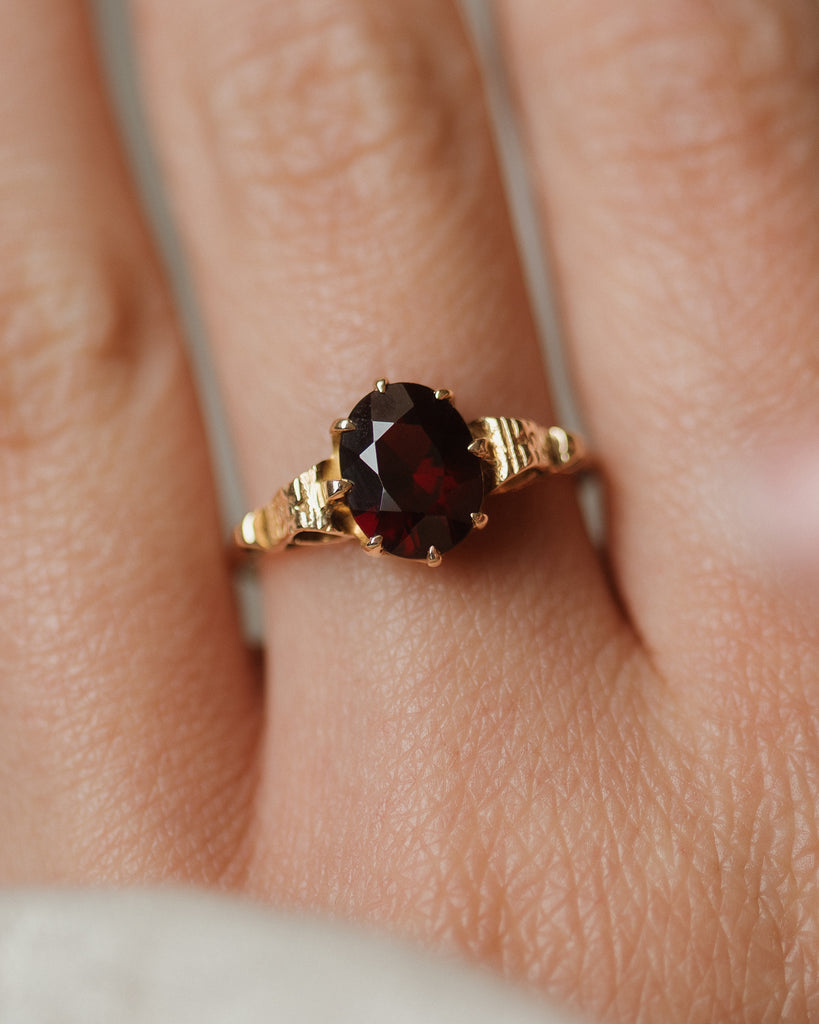 Josette Vintage 9ct Gold Garnet Single Stone Ring