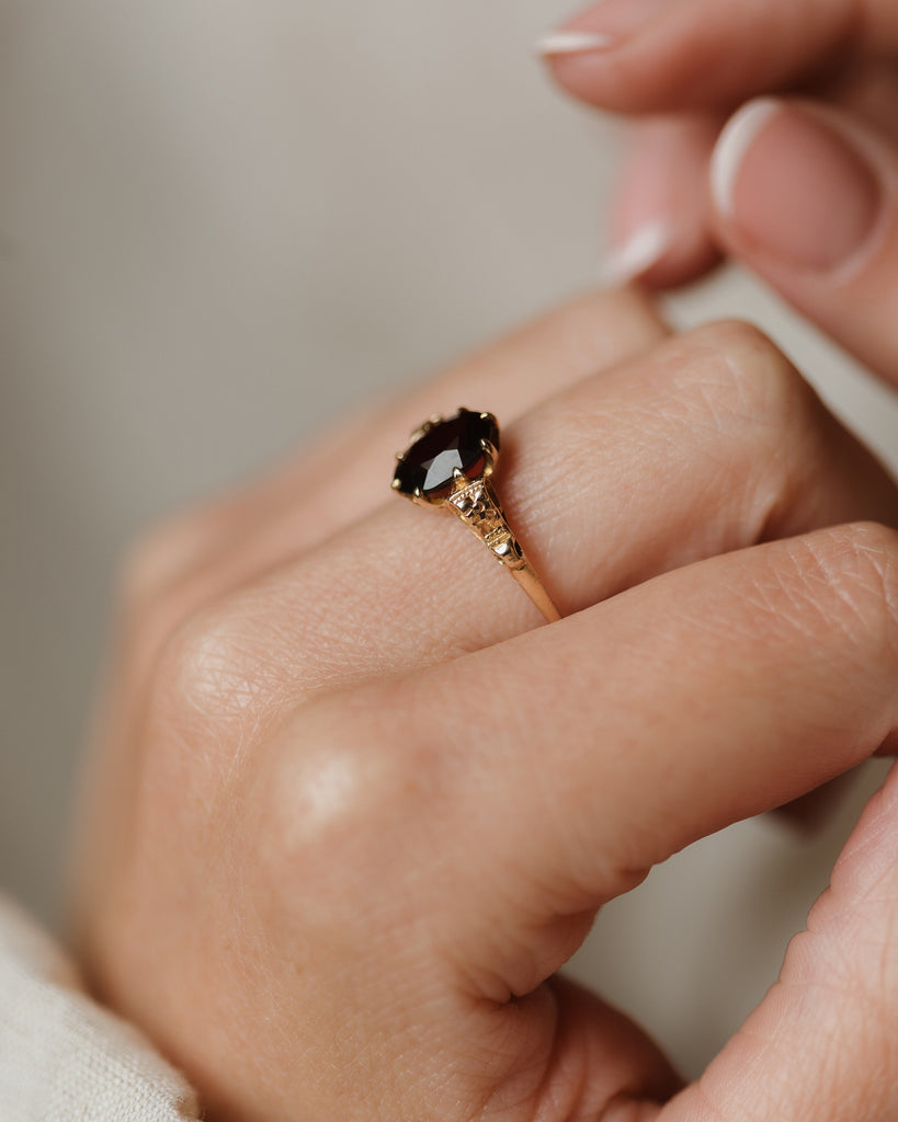 Josette Vintage 9ct Gold Garnet Single Stone Ring
