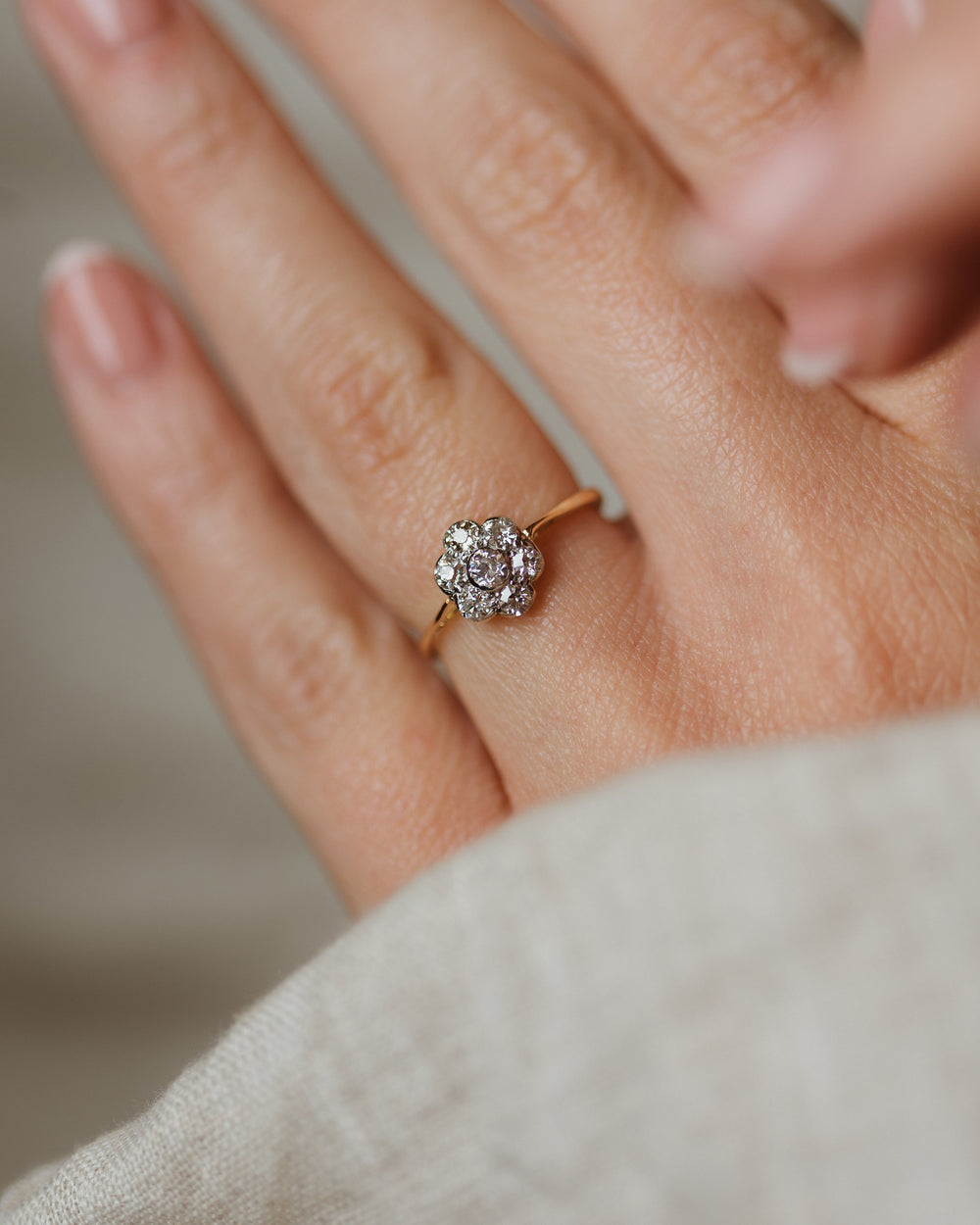 Hélène Antique 18ct Gold Diamond Daisy Cluster Ring