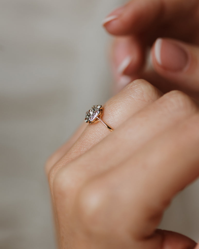 Hélène Antique 18ct Gold Diamond Daisy Cluster Ring