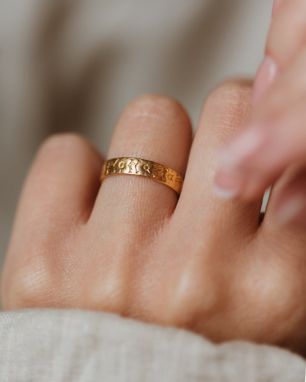 Lettice 1886 Antique 22ct Gold Floral Wedding Band Ring