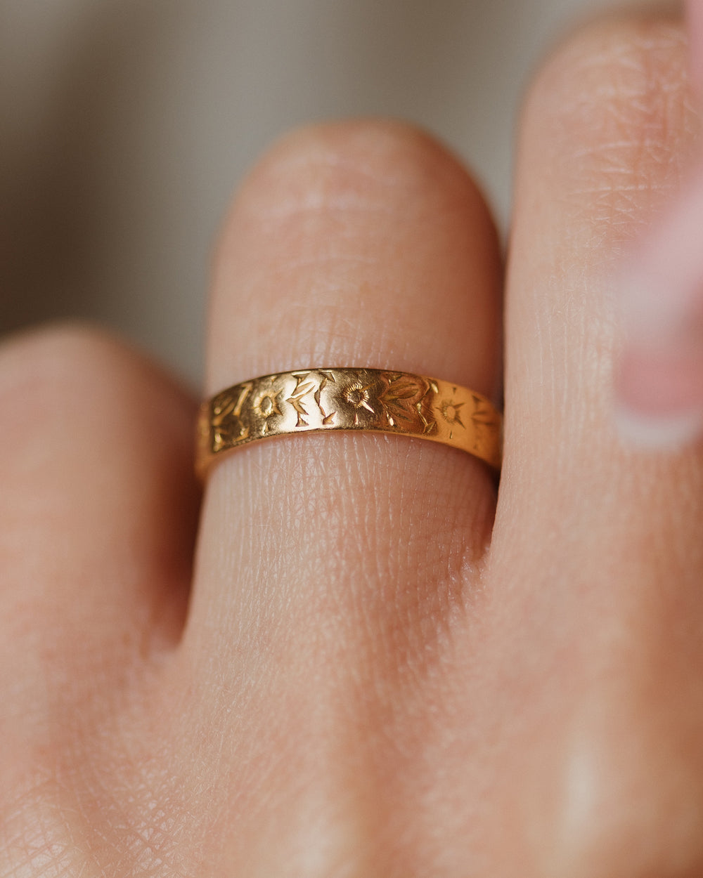 Lettice 1886 Antique 22ct Gold Floral Wedding Band Ring