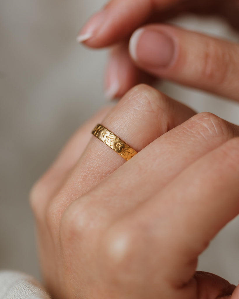 Lettice 1886 Antique 22ct Gold Floral Wedding Band Ring