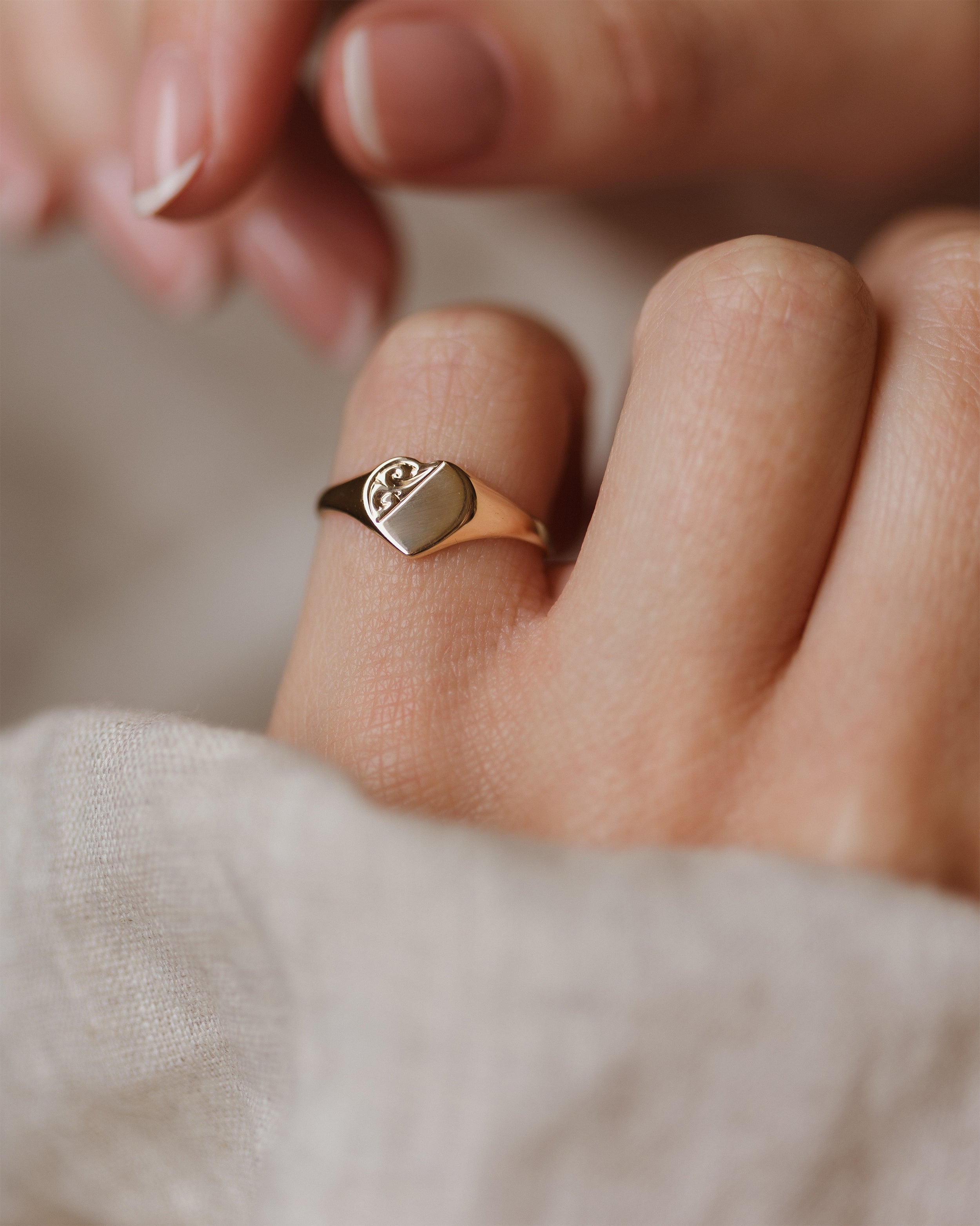 Annie 1988 Vintage 9ct Gold Heart Signet Ring