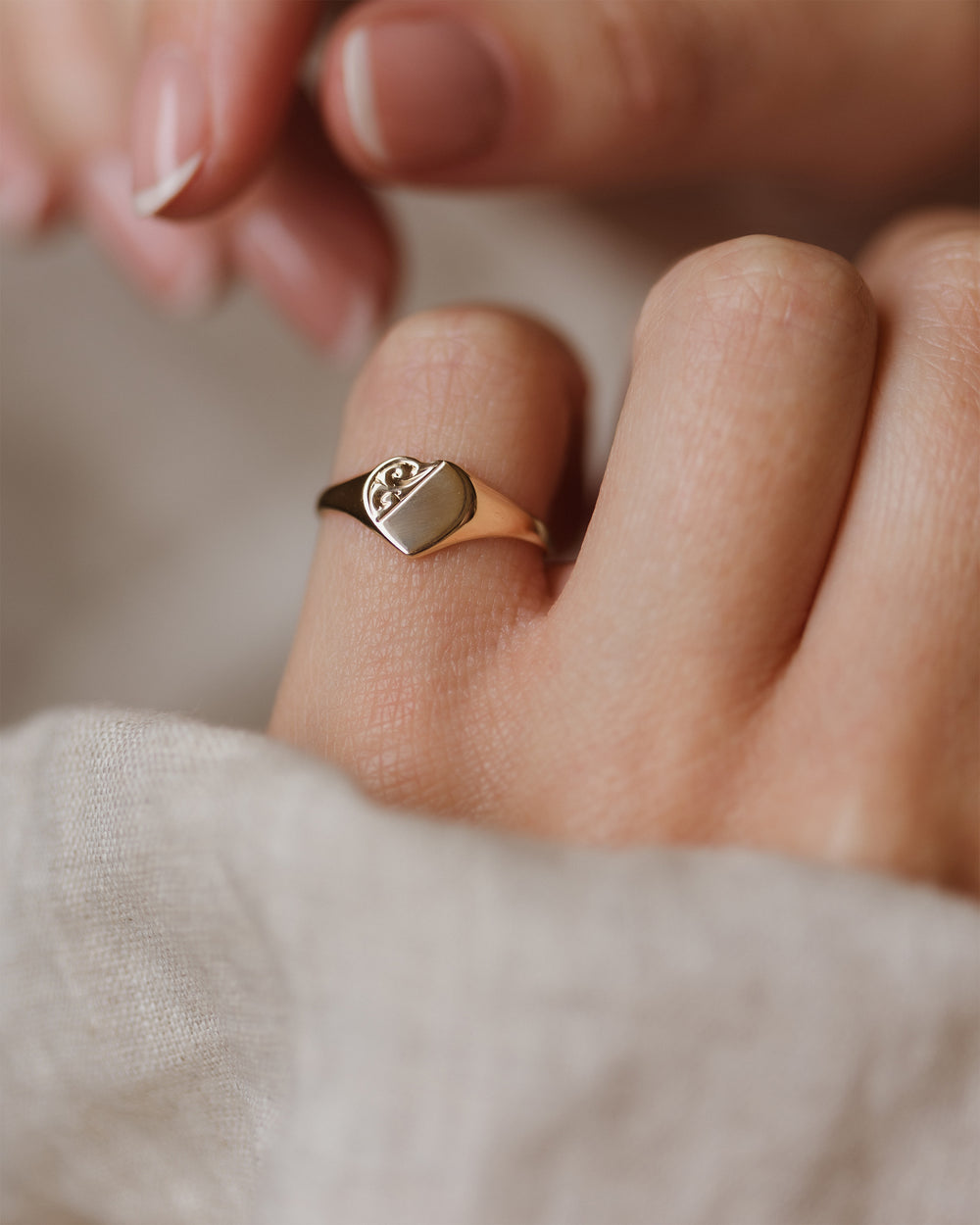 Annie 1988 Vintage 9ct Gold Heart Signet Ring