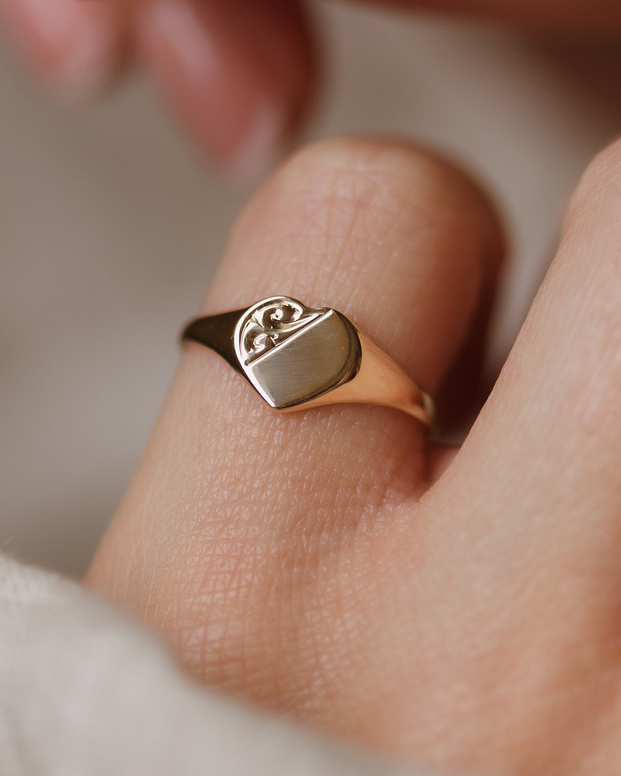 Annie 1988 Vintage 9ct Gold Heart Signet Ring