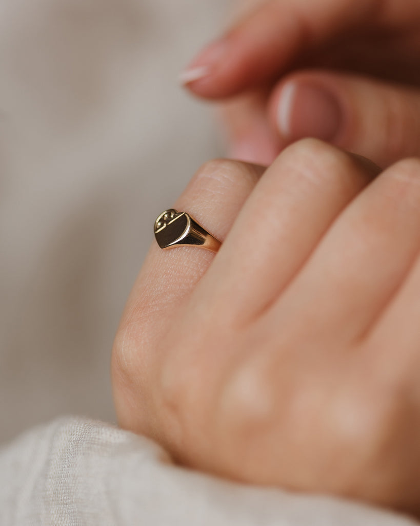 Annie 1988 Vintage 9ct Gold Heart Signet Ring