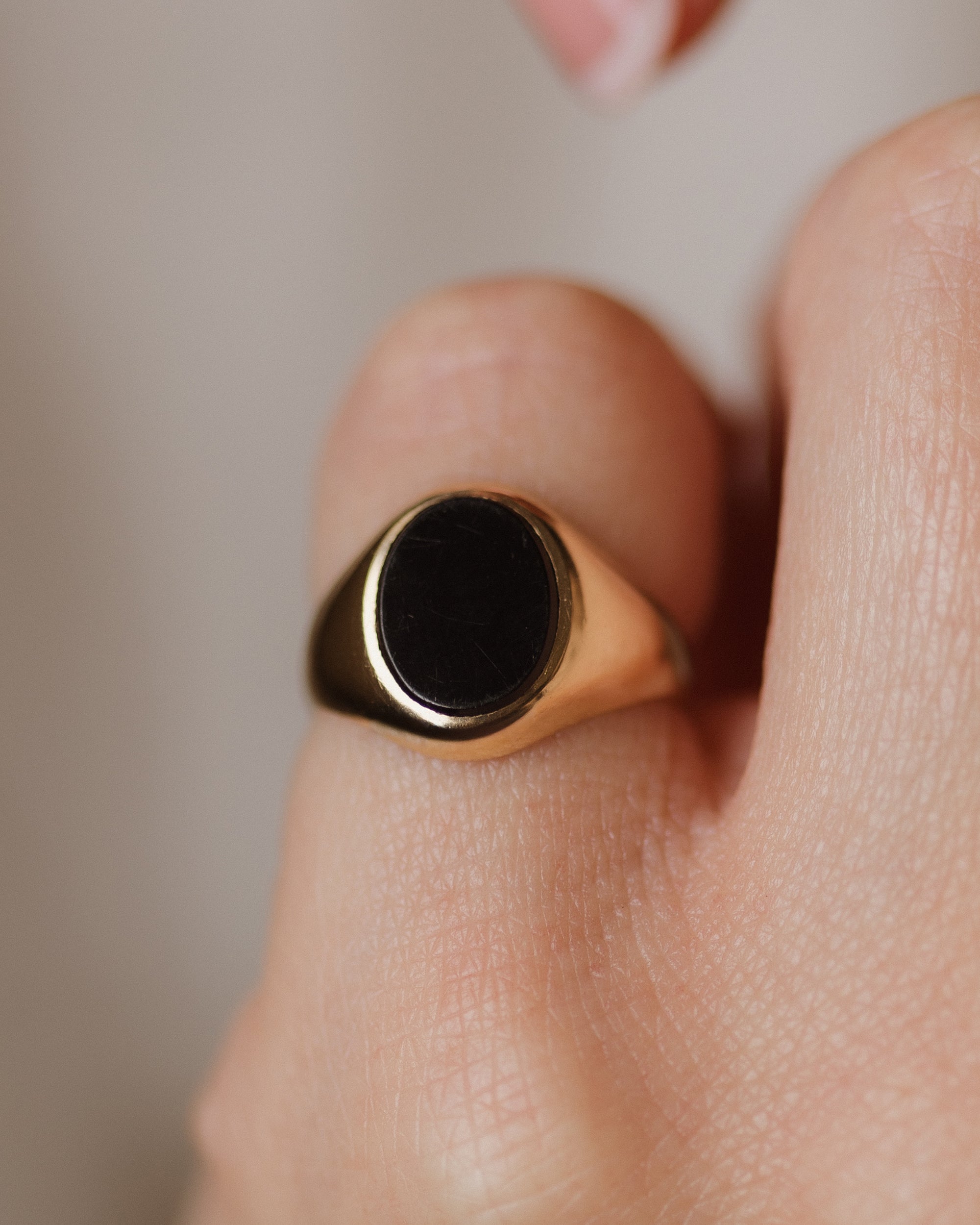 Manon 1968 Vintage 9ct Gold Black Onyx Signet Ring