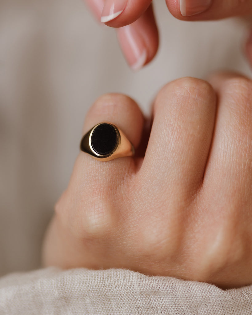 Manon 1968 Vintage 9ct Gold Black Onyx Signet Ring