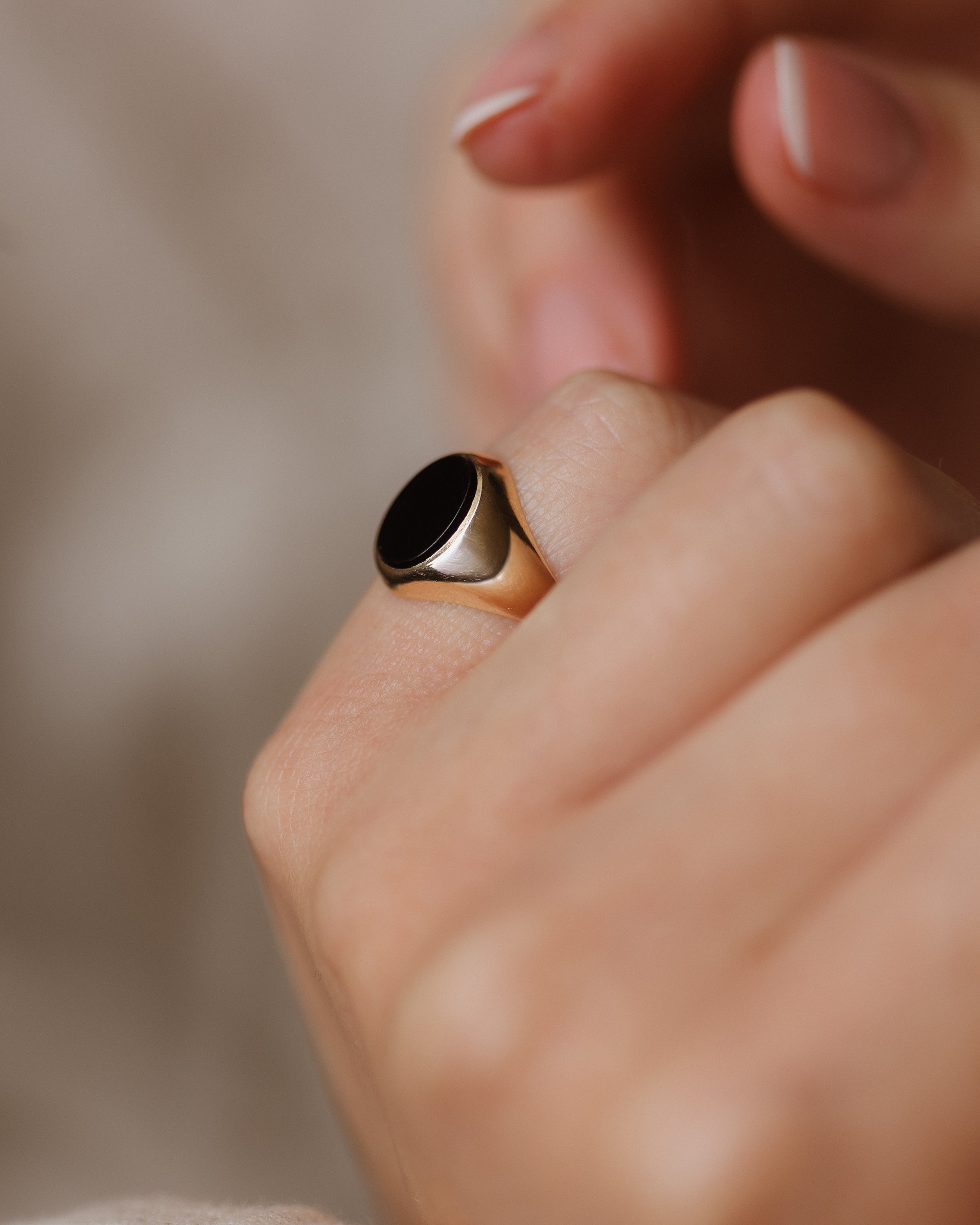 Manon 1968 Vintage 9ct Gold Black Onyx Signet Ring