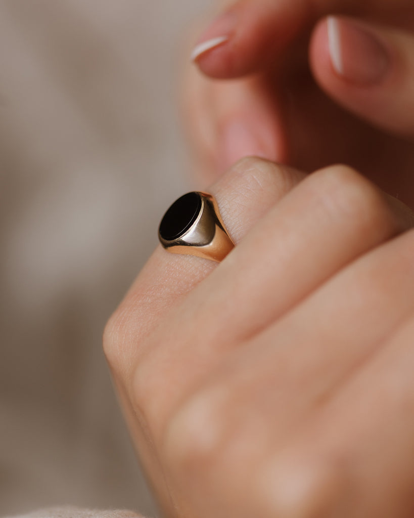 Manon 1968 Vintage 9ct Gold Black Onyx Signet Ring