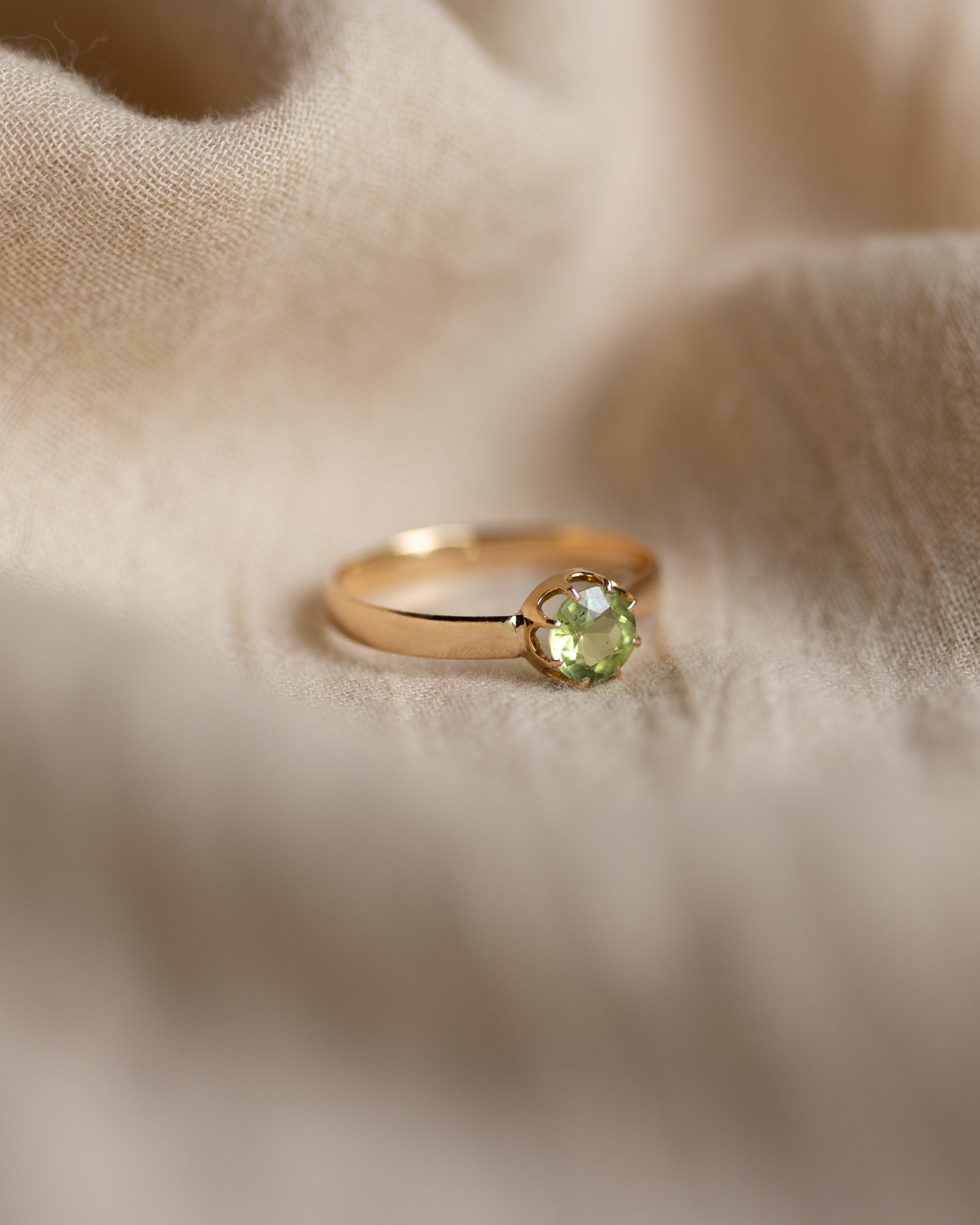 Cynthia 1862 Antique 18ct Gold Peridot Single Stone Ring