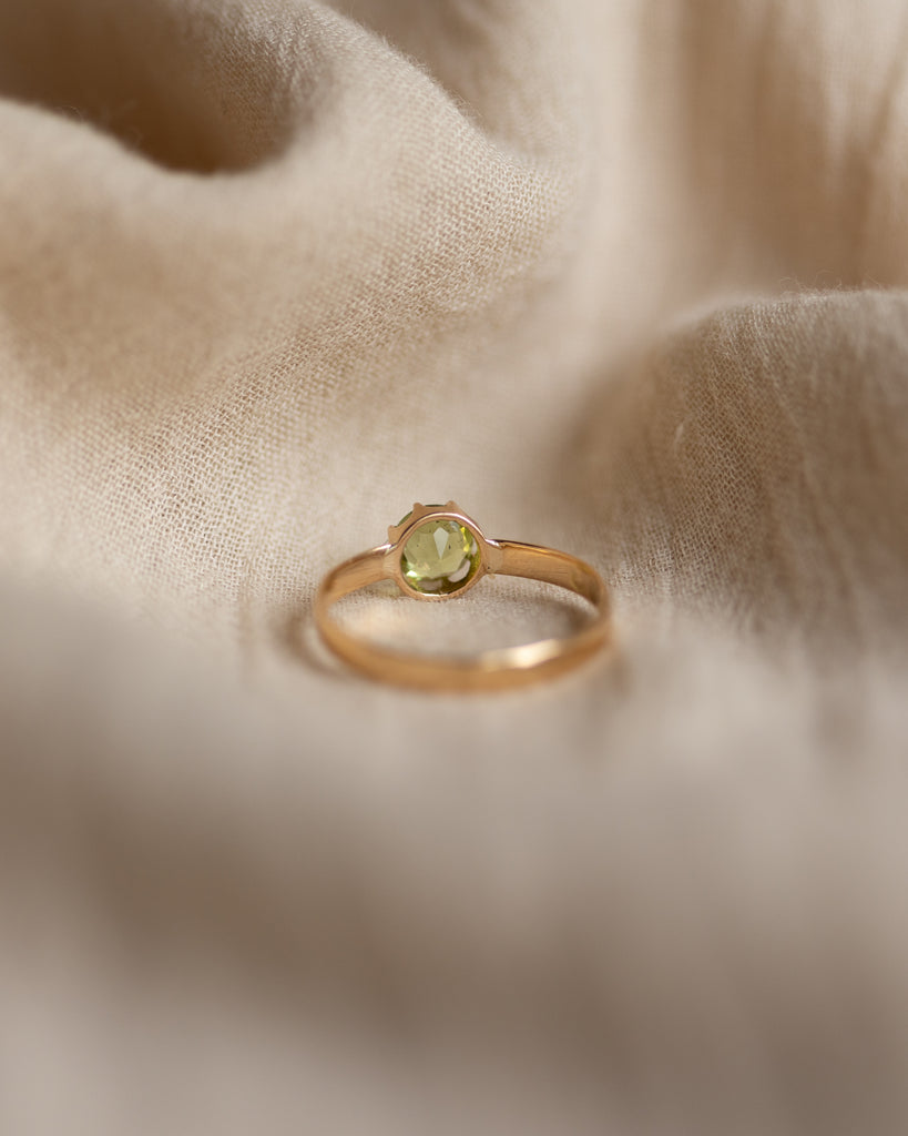 Cynthia 1862 Antique 18ct Gold Peridot Single Stone Ring