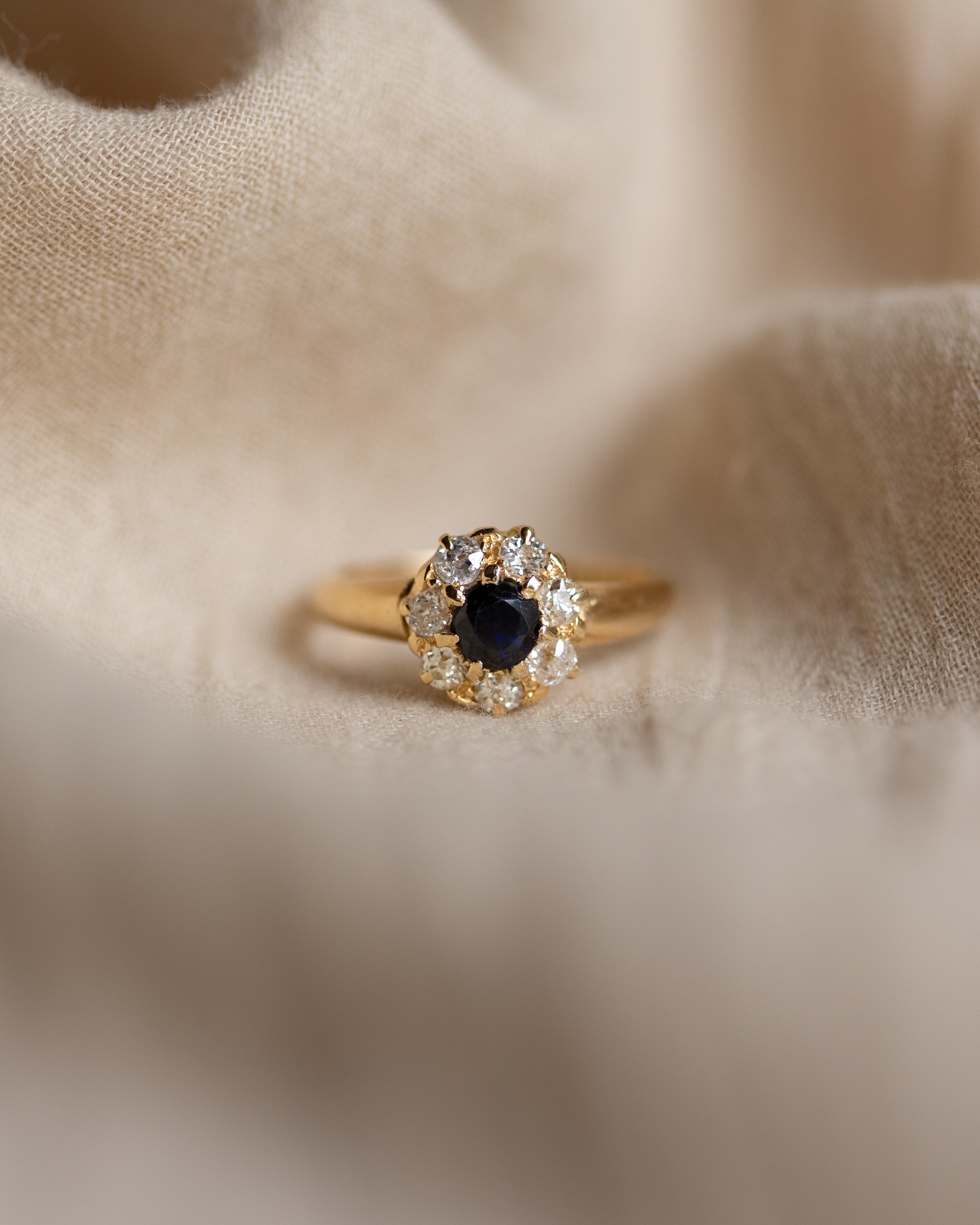Honor 1898 Antique 18ct Gold Sapphire & Diamond Cluster Ring