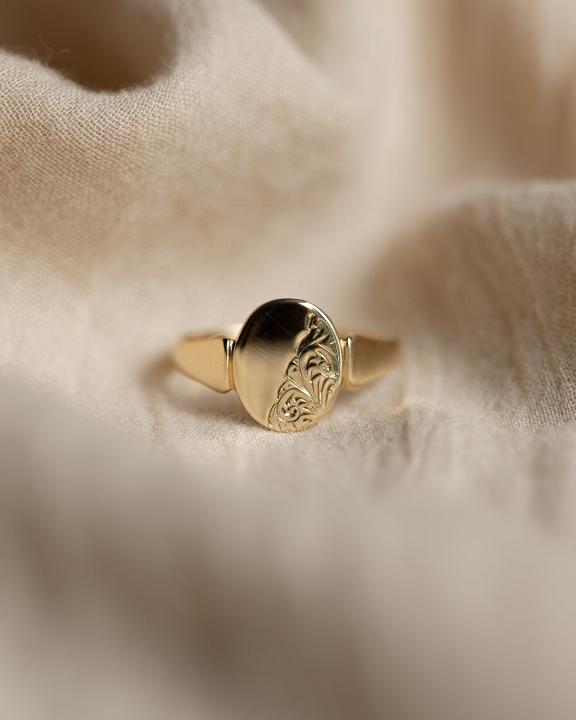 Vera 1936 Vintage 9ct Gold Oval Floral Signet Ring