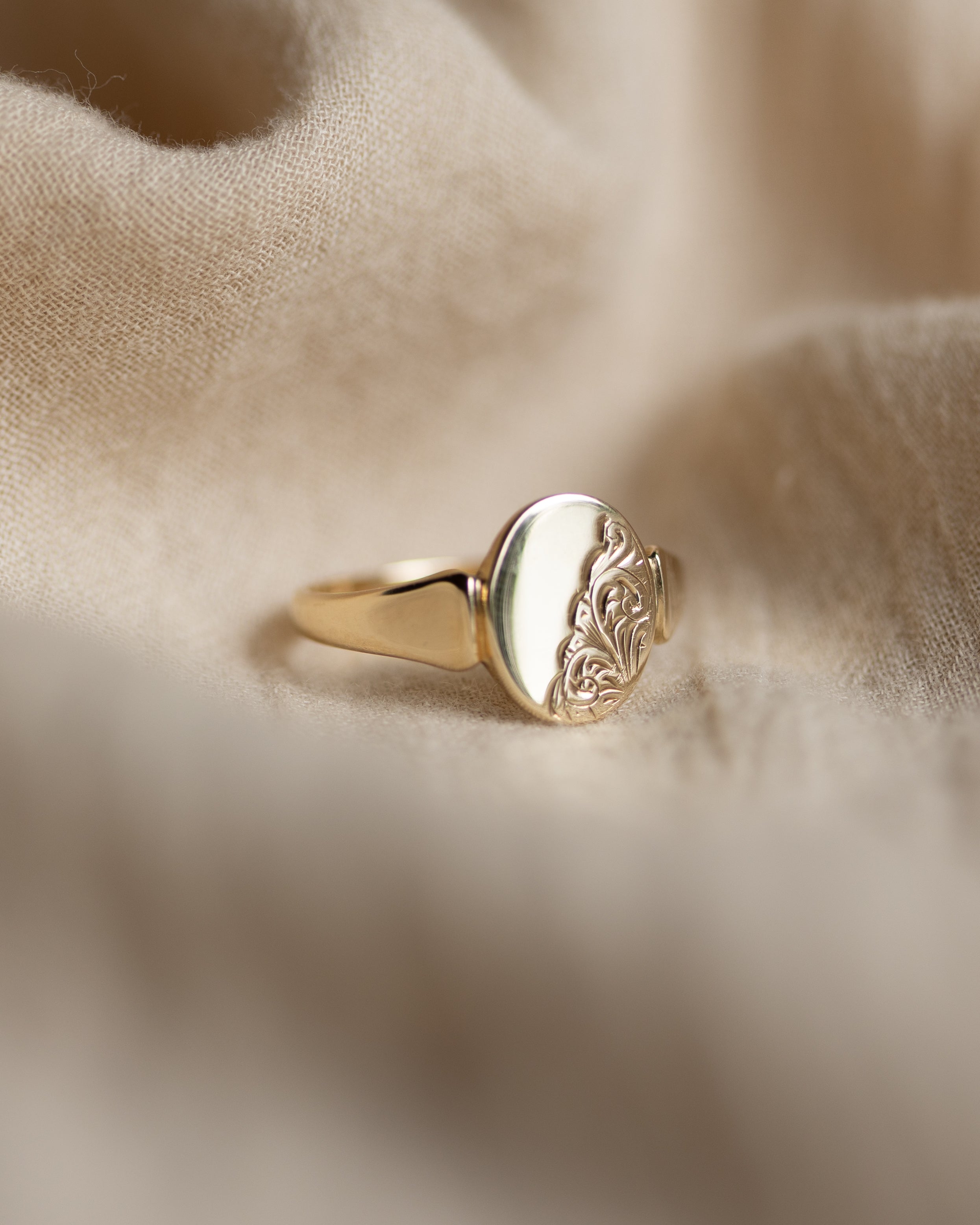 Vera 1936 Vintage 9ct Gold Oval Floral Signet Ring