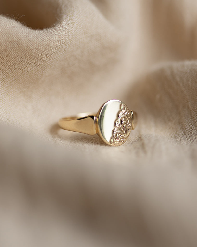 Vera 1936 Vintage 9ct Gold Oval Floral Signet Ring