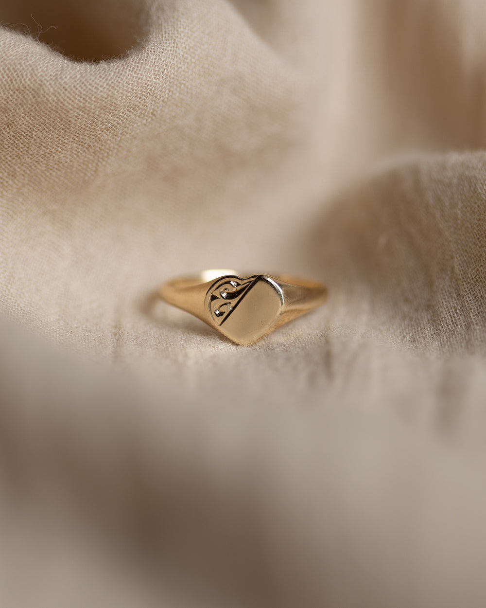 Annie 1988 Vintage 9ct Gold Heart Signet Ring